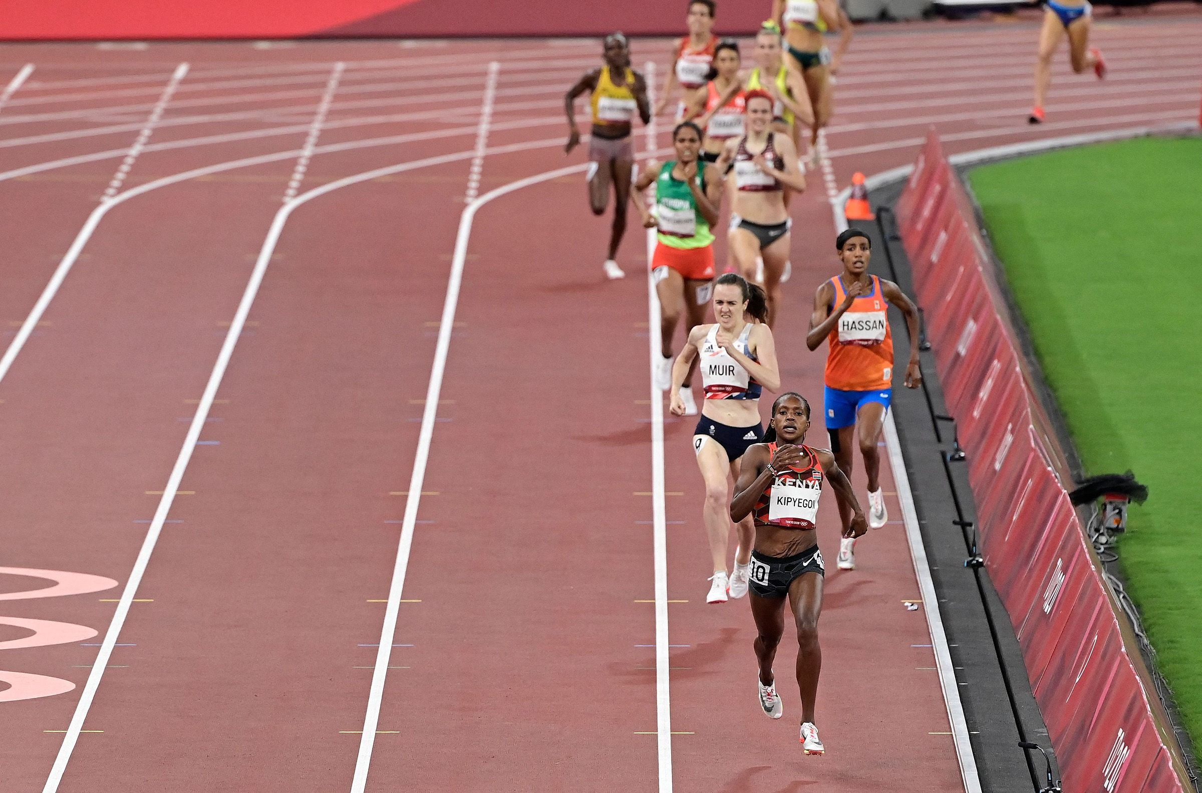 Faith Kipyegon and Ryan Crouser, Focus on finalists, World athletics, 2400x1590 HD Desktop