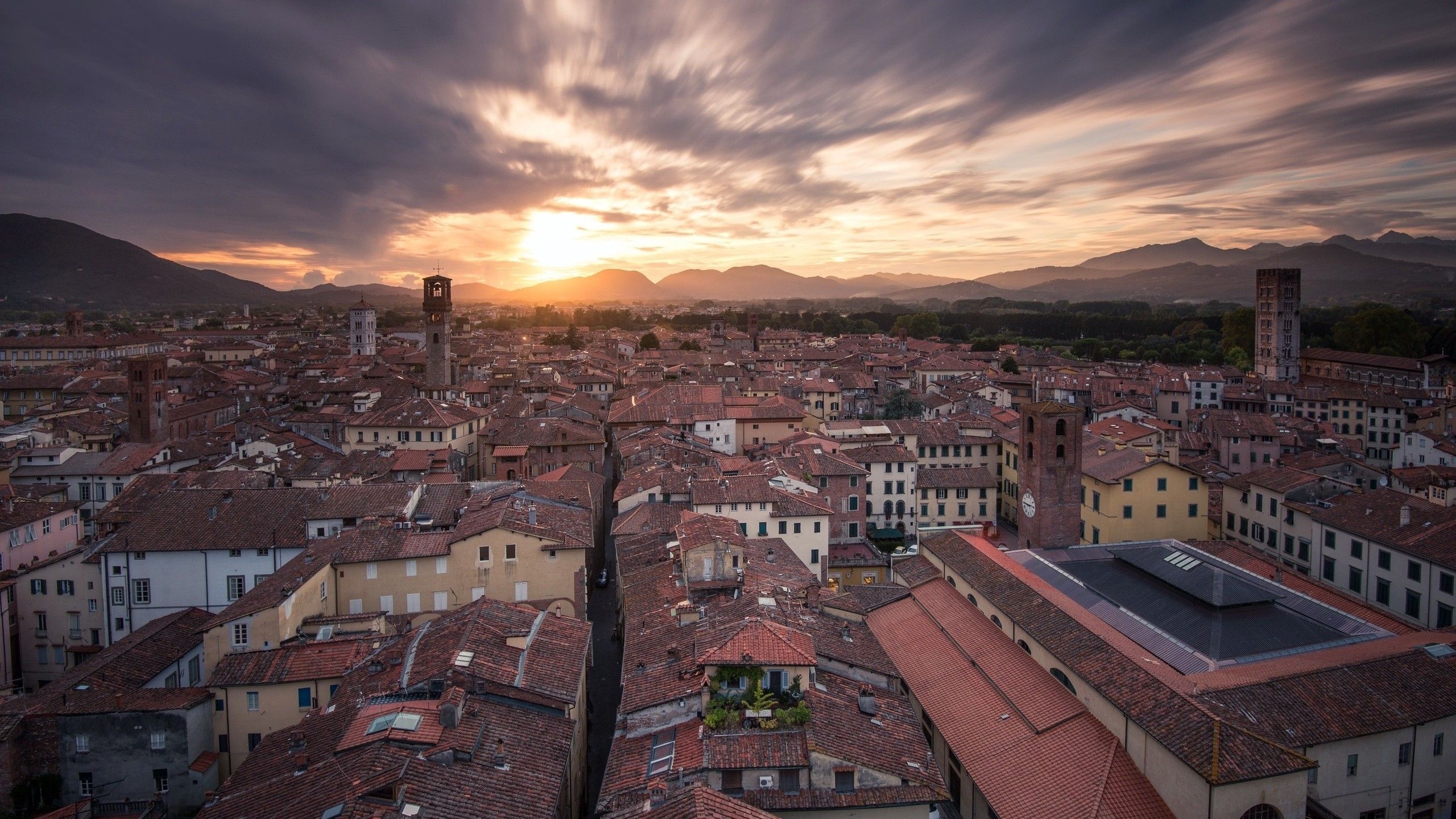 Lucca Italy, vivid backgrounds, scenic beauty, Italian city, 2560x1440 HD Desktop