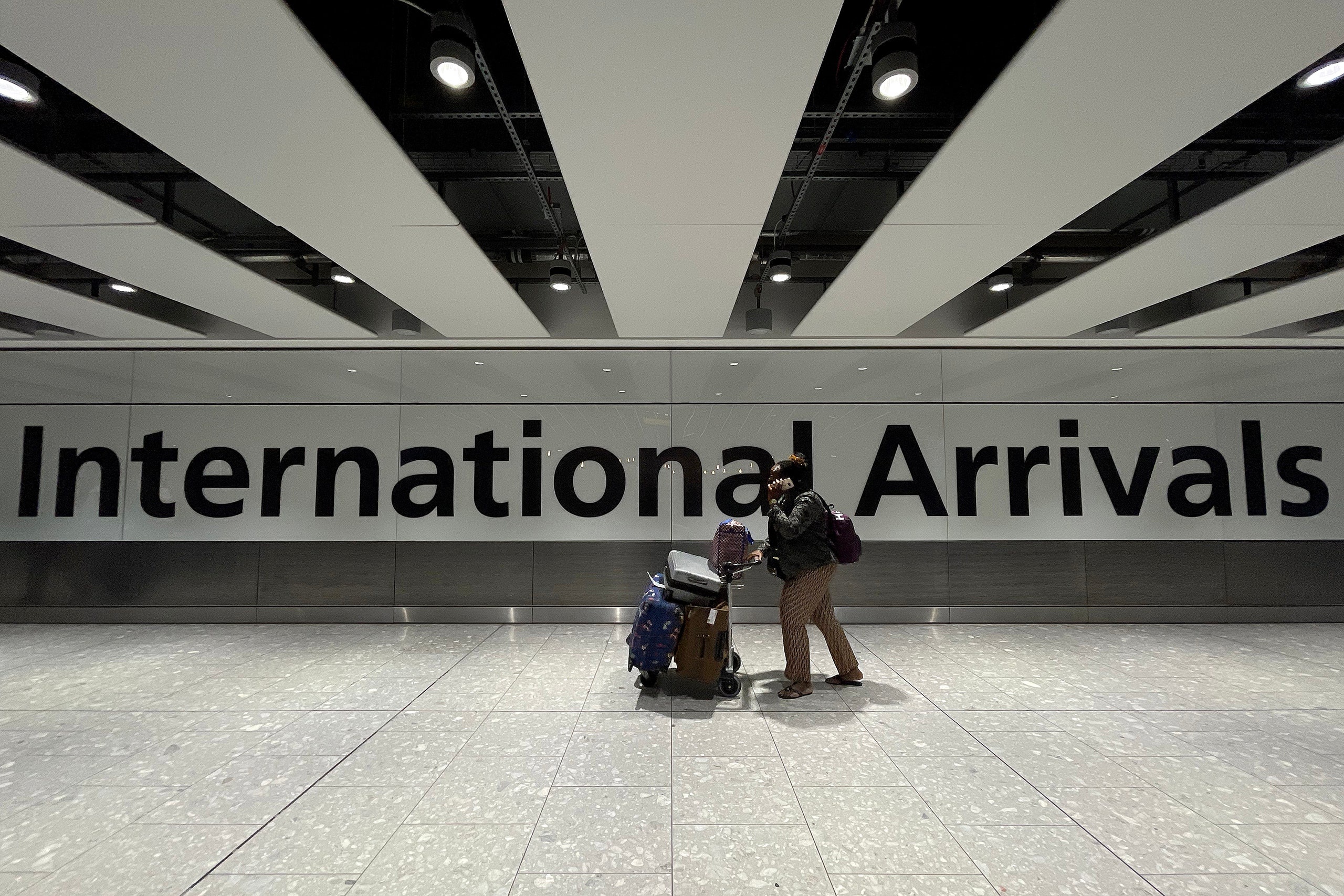 London Heathrow Airport, Omicron travel restrictions, The New Yorker, 2560x1710 HD Desktop
