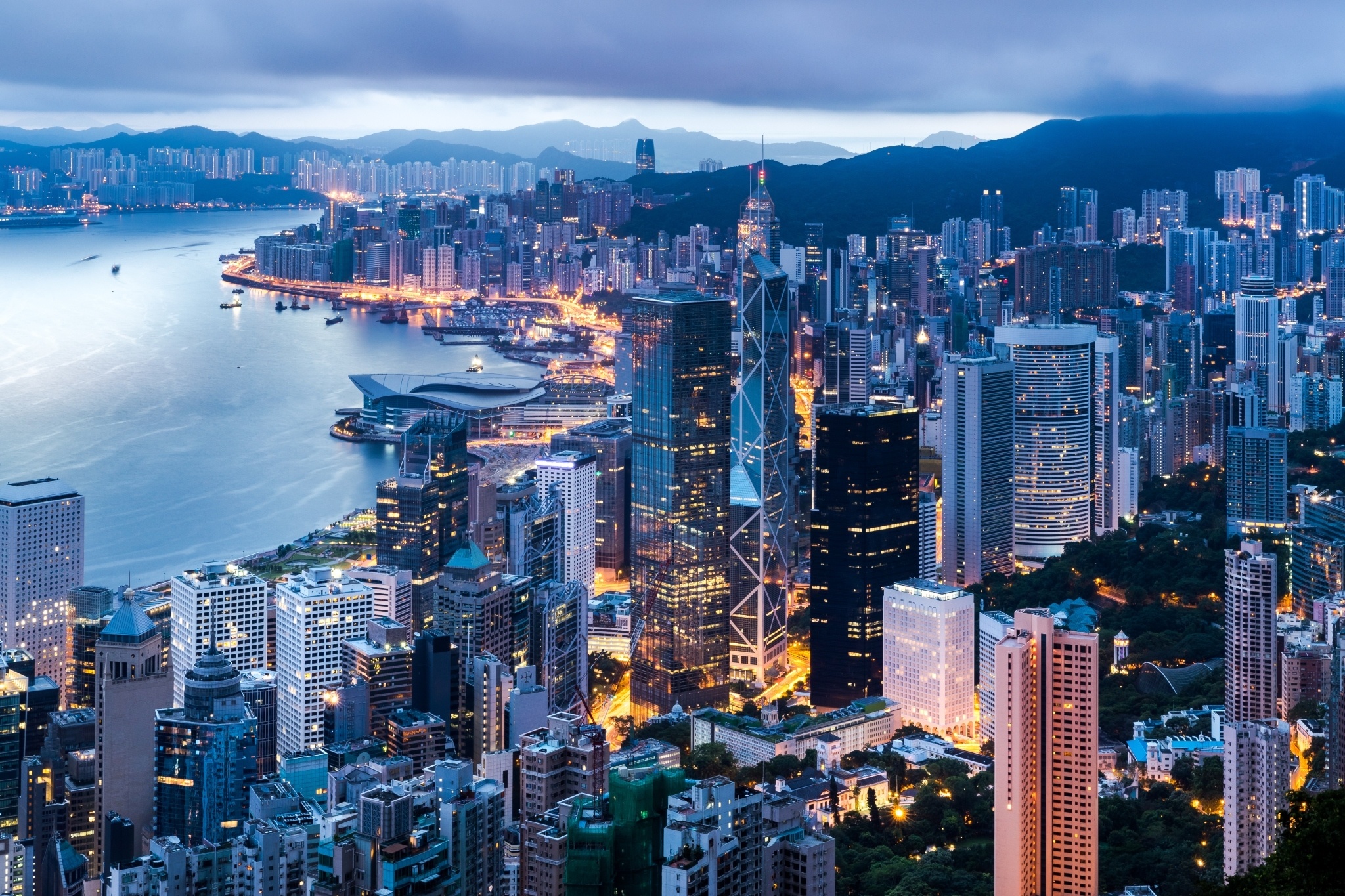 Hong Kong Skyline, Instagrammers' delight, Skyscrapers in focus, Captivating architecture, 2050x1370 HD Desktop