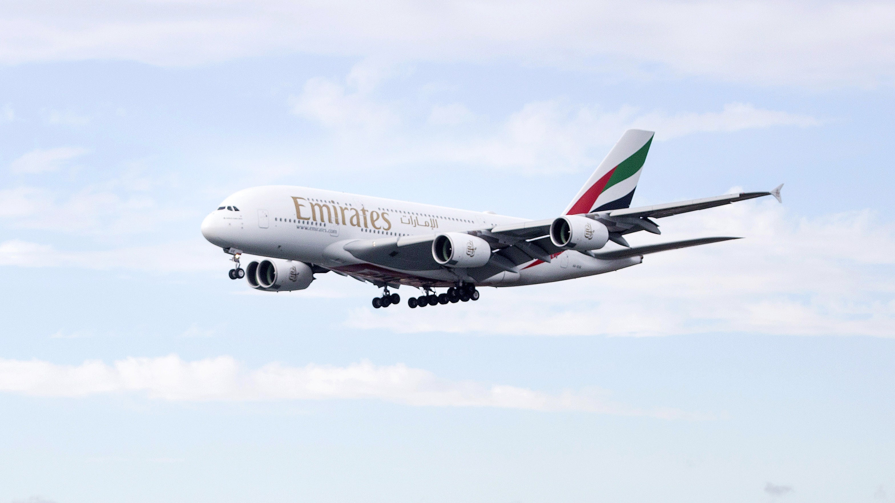 Emirates Airline, First class luxury, Shower suite, Allure, 3140x1770 HD Desktop