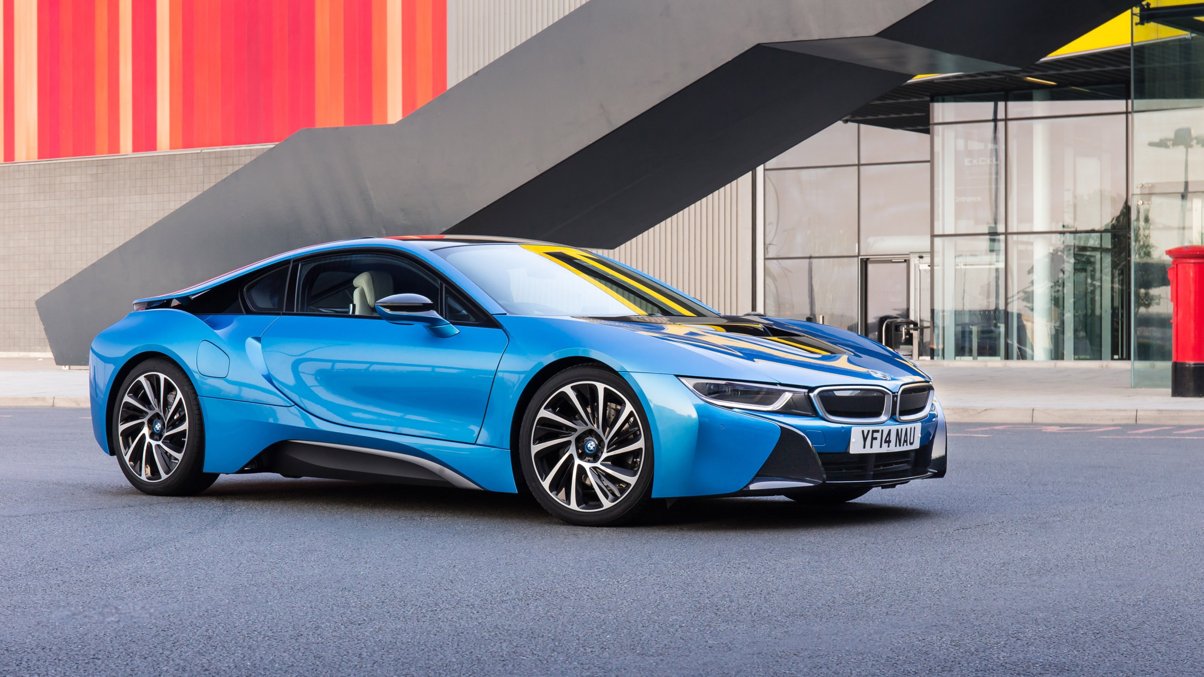 BMW i8, Blue beauty, Sleek and aerodynamic, Nighttime elegance, Captivating design, 3840x2160 4K Desktop