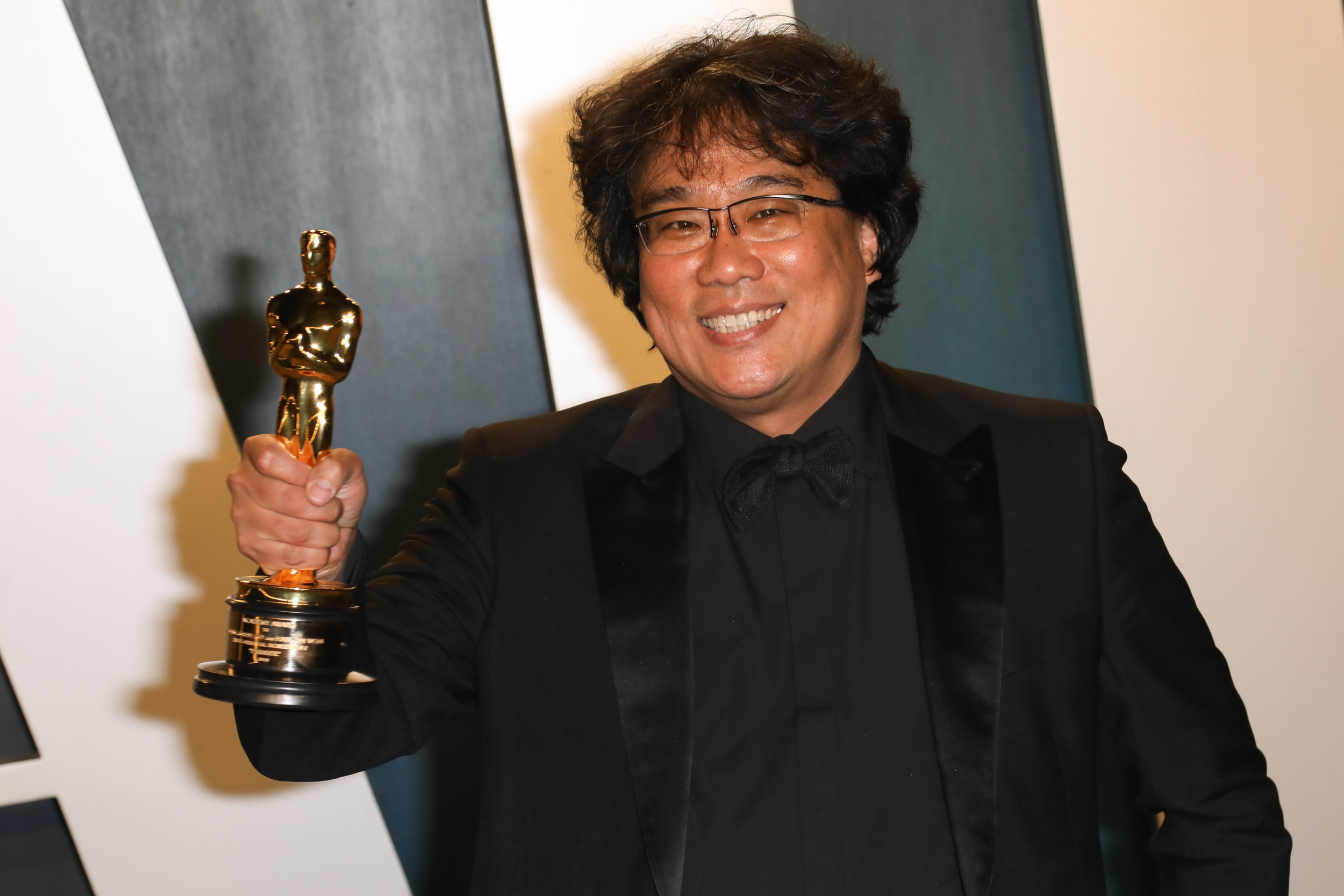 Bong Joon-ho, Conservative TV host criticized, Best original screenplay, Controversial remarks, 2500x1670 HD Desktop