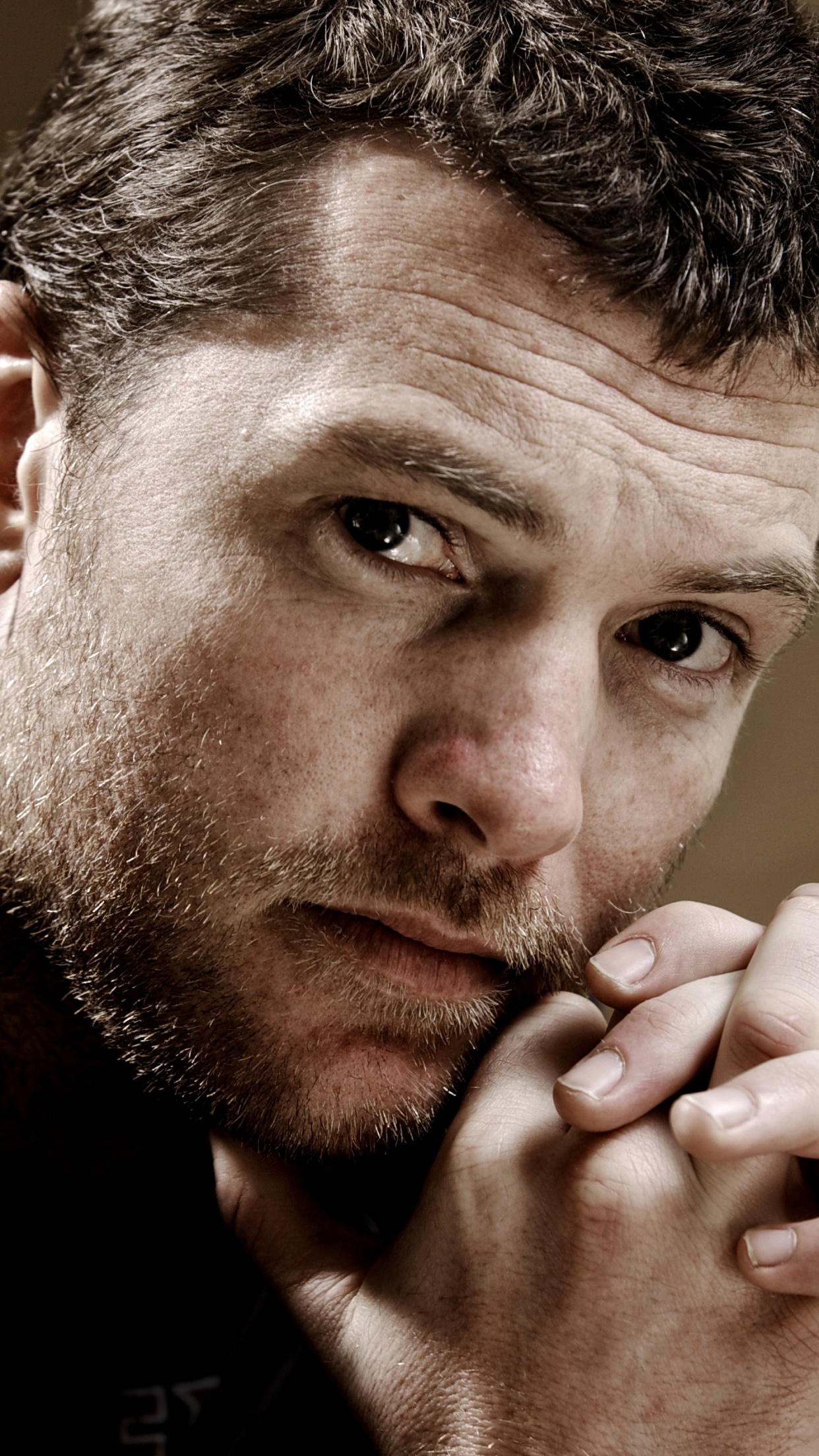 Sam Worthington: Starred as Nick Cassidy in Man on a Ledge, directed by Asger Leth. 1250x2210 HD Background.