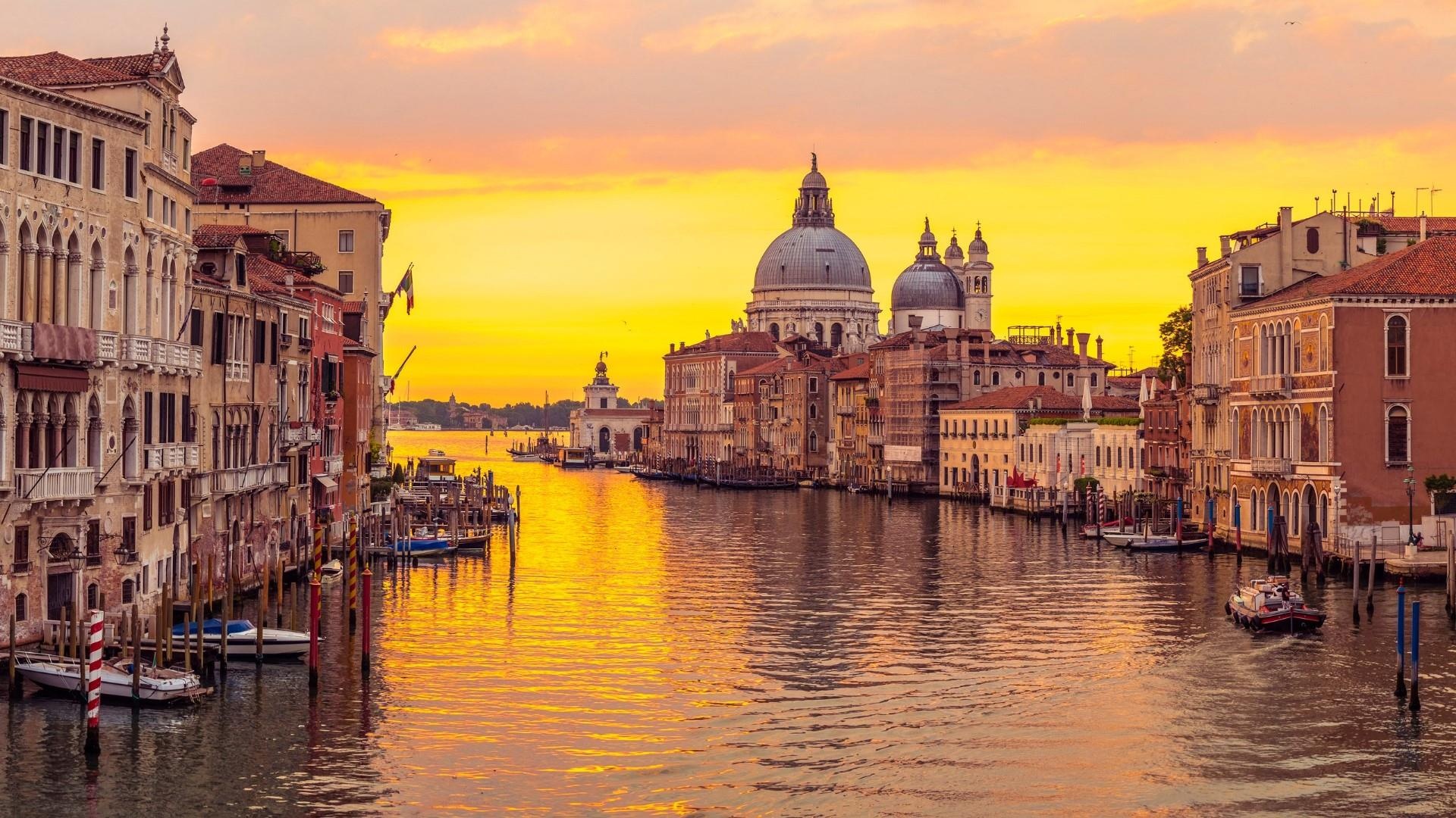 Venice: A home to the oldest Jewish ghetto in Europe, established in 1516. 1920x1080 Full HD Wallpaper.