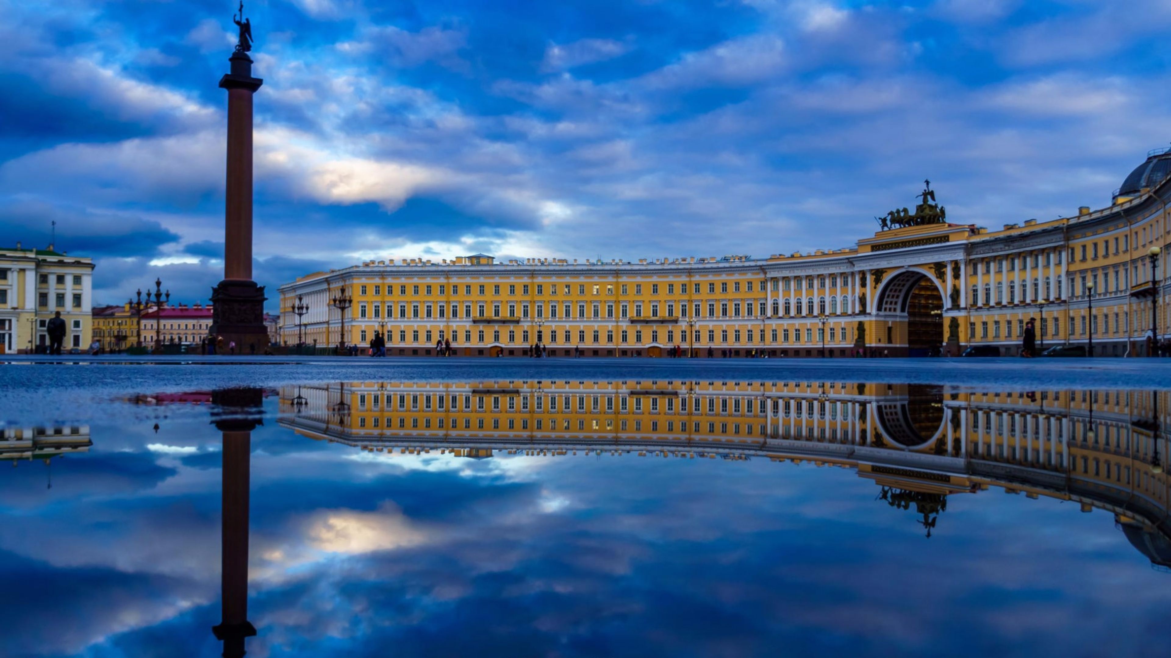 City Square: Palace Plaza in Saint Petersburg, General Staff Building, The Hermitage, Russia. 3840x2160 4K Wallpaper.