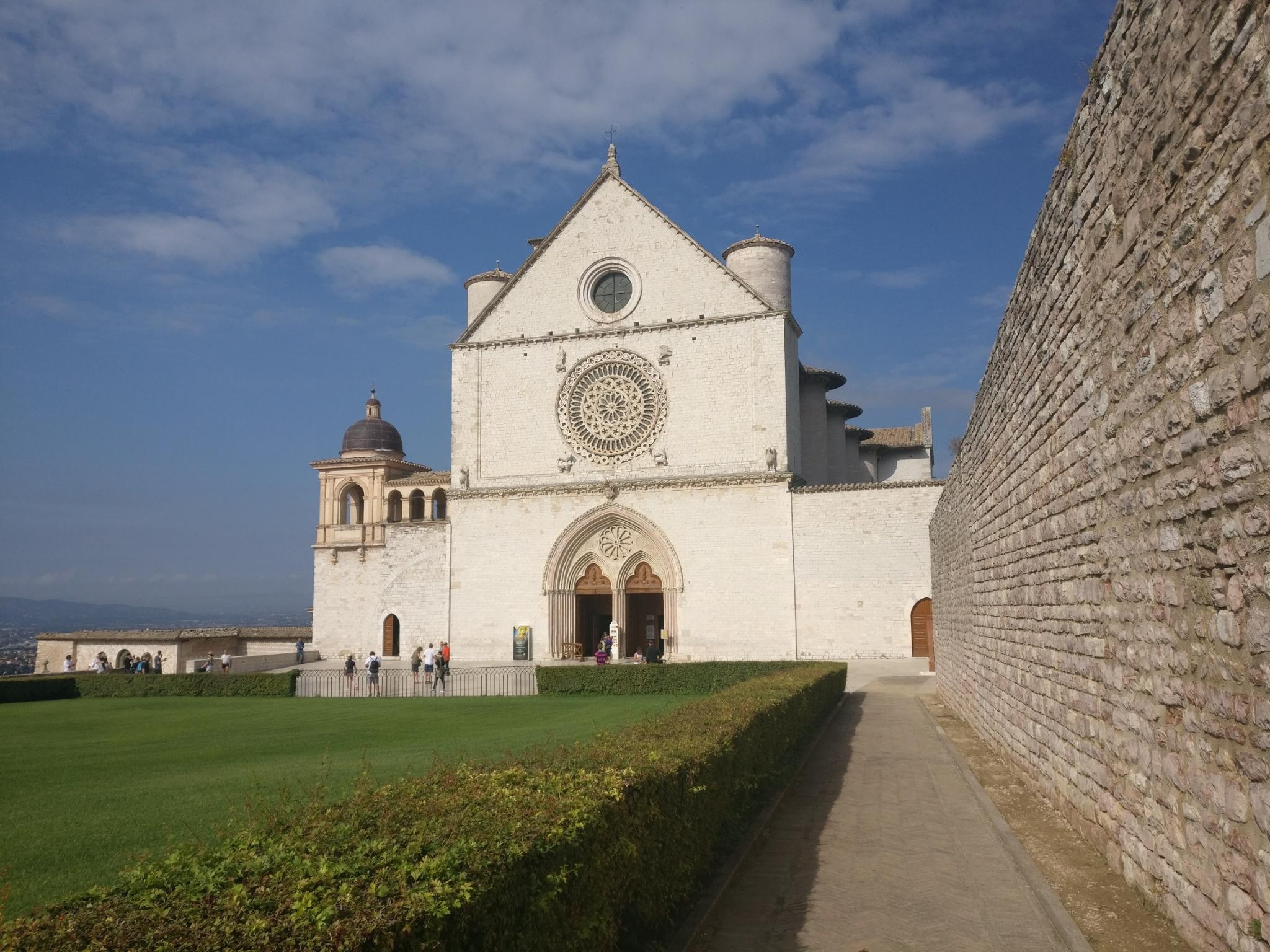 Basilica of Saint Francis, Best hikes, Valfabbrica, Outdooractive, 2050x1540 HD Desktop