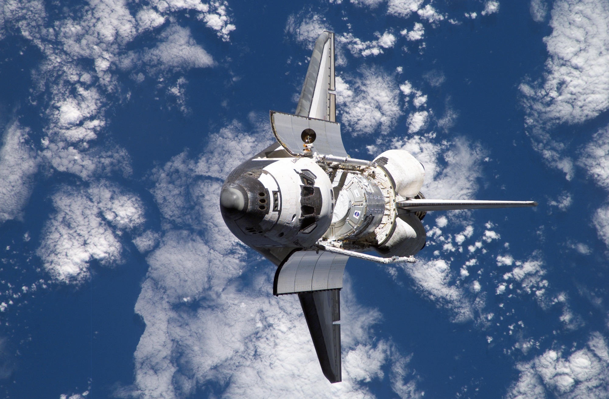 Spacecraft: Vehicle, Astronaut, Discovery, Exploration, International Space Station, Shuttle. 2000x1320 HD Background.