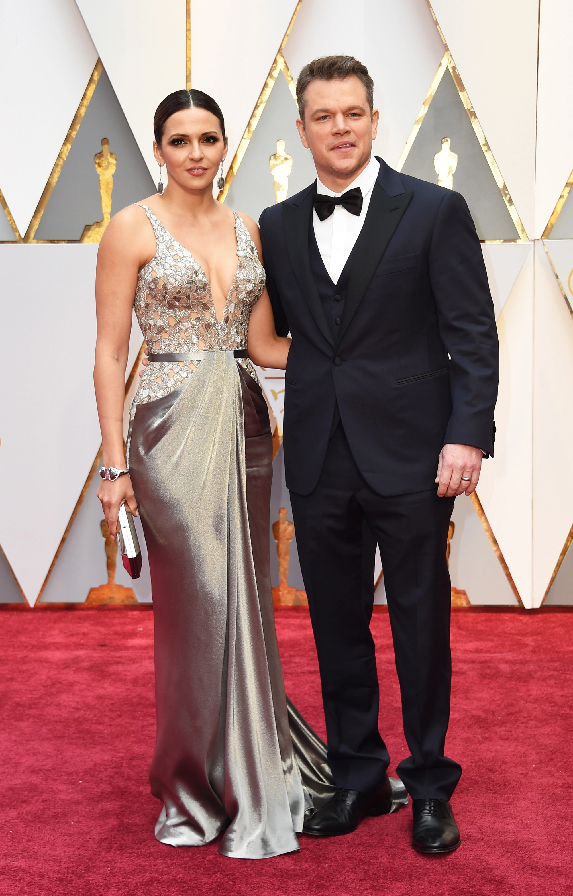 Matt Damon and Luciana Barroso, Oscars 2017 red carpet, Blue ribbon celebrities, Celebrity, 2000x3130 HD Phone
