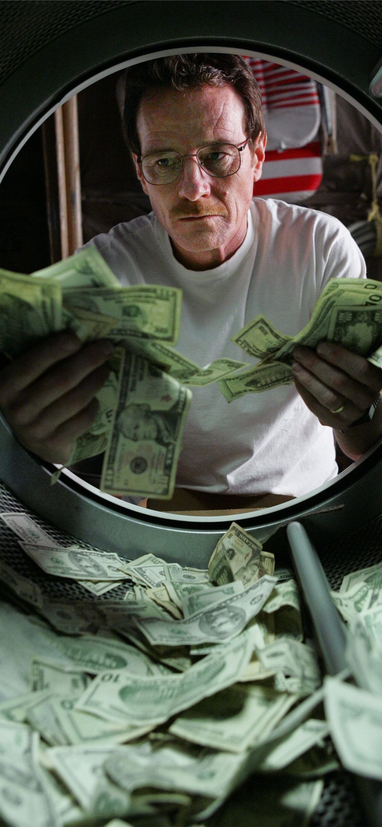 Bryan Cranston: Had a guest role in late 2006 on the CBS sitcom How I Met Your Mother. 1290x2780 HD Background.