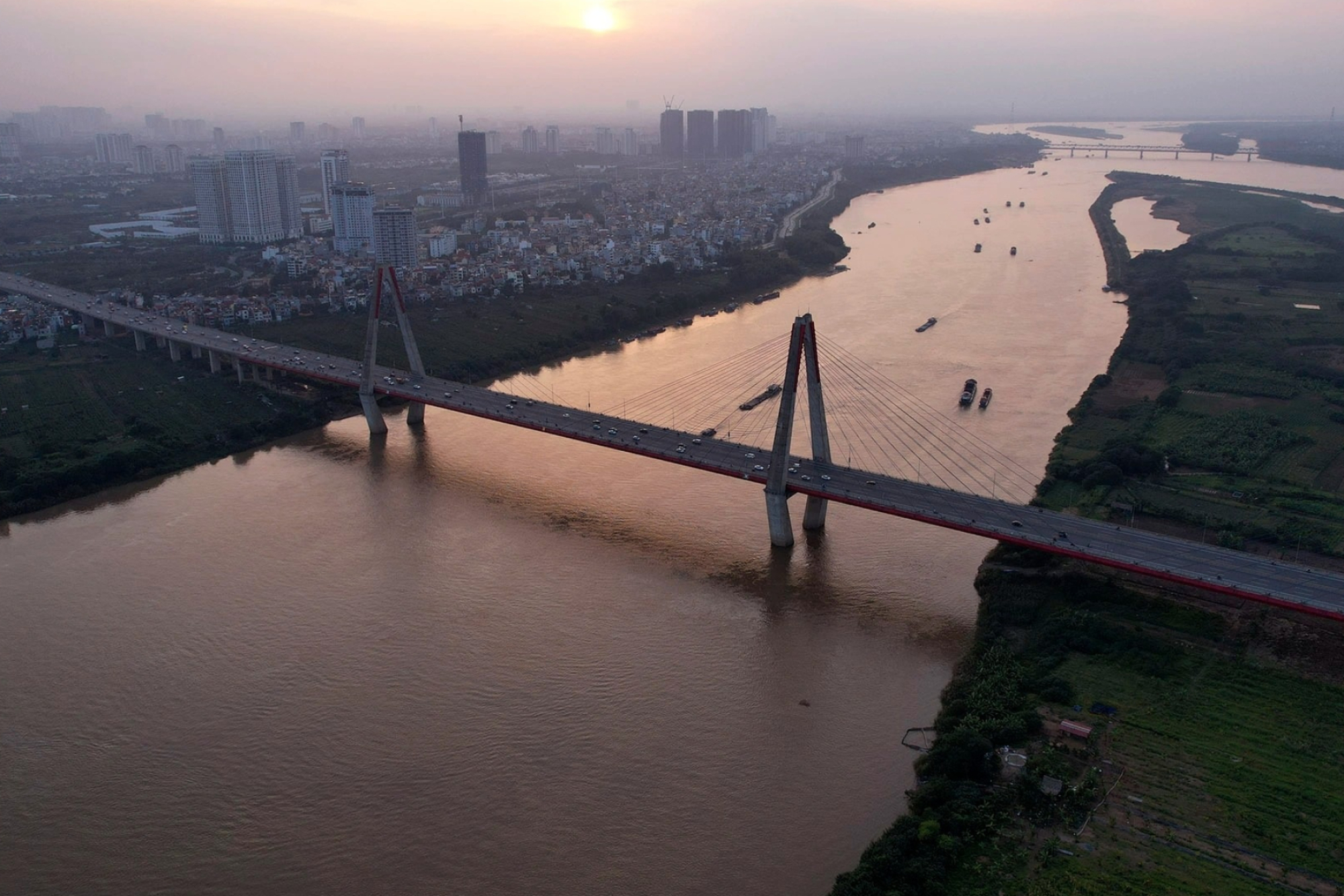 The Hong River, Red River boats, Hanoi breaking news, 2000x1340 HD Desktop