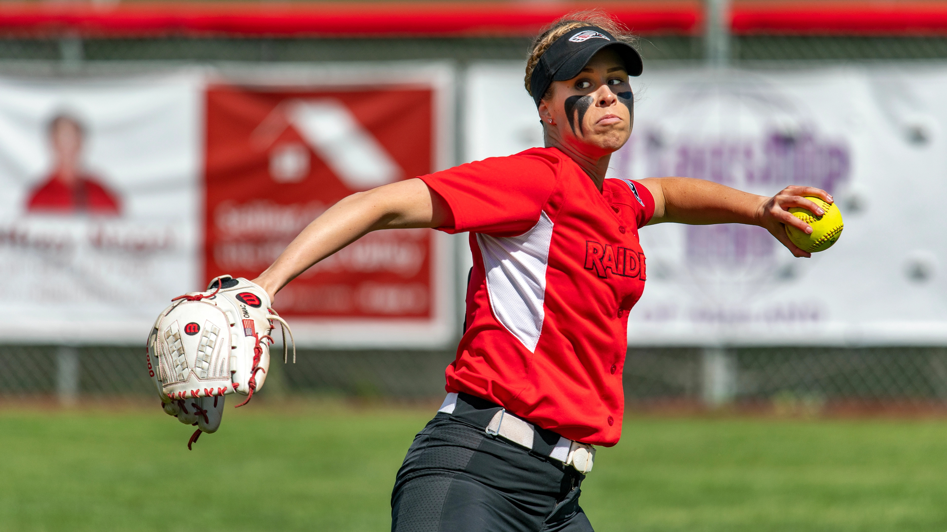 Softball: Ex-Benicia star Olivia Mackey helps Southern Oregon win National Softball Championship. 3840x2160 4K Wallpaper.
