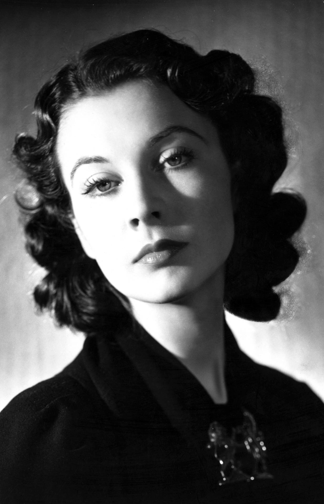 Vivien Leigh, Celebrity wallpapers, Stunning pictures, 4K resolution, 1360x2120 HD Phone