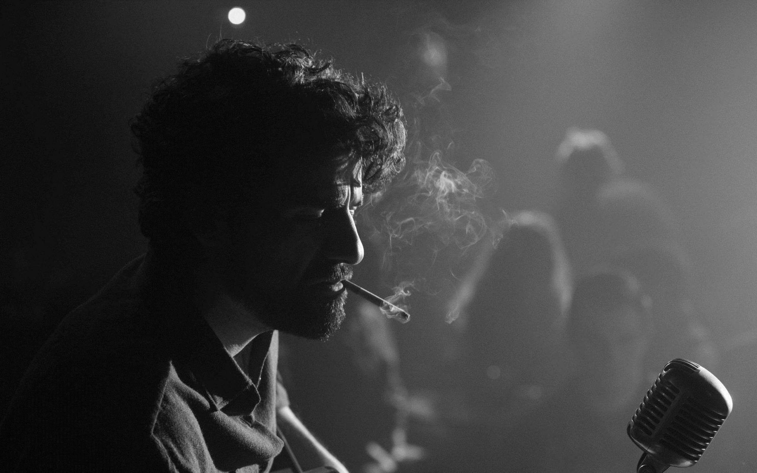 Inside Llewyn Davis, Smoke bw cigarette, Microphone beard, Twilight actor, 2560x1600 HD Desktop