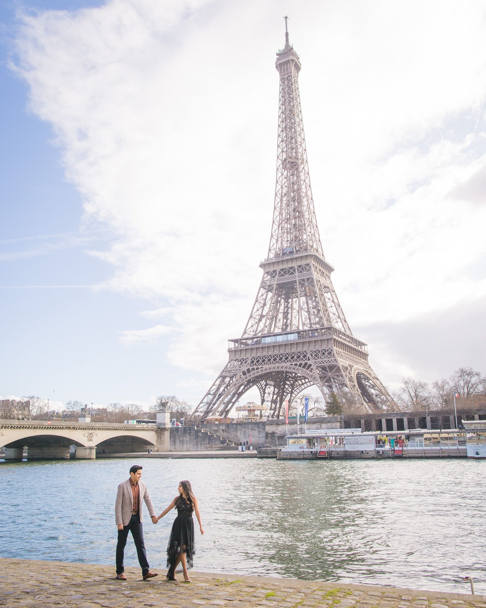 Seine River, Couple photo session, Eiffel Tower view, Paris couple, 1640x2050 HD Handy