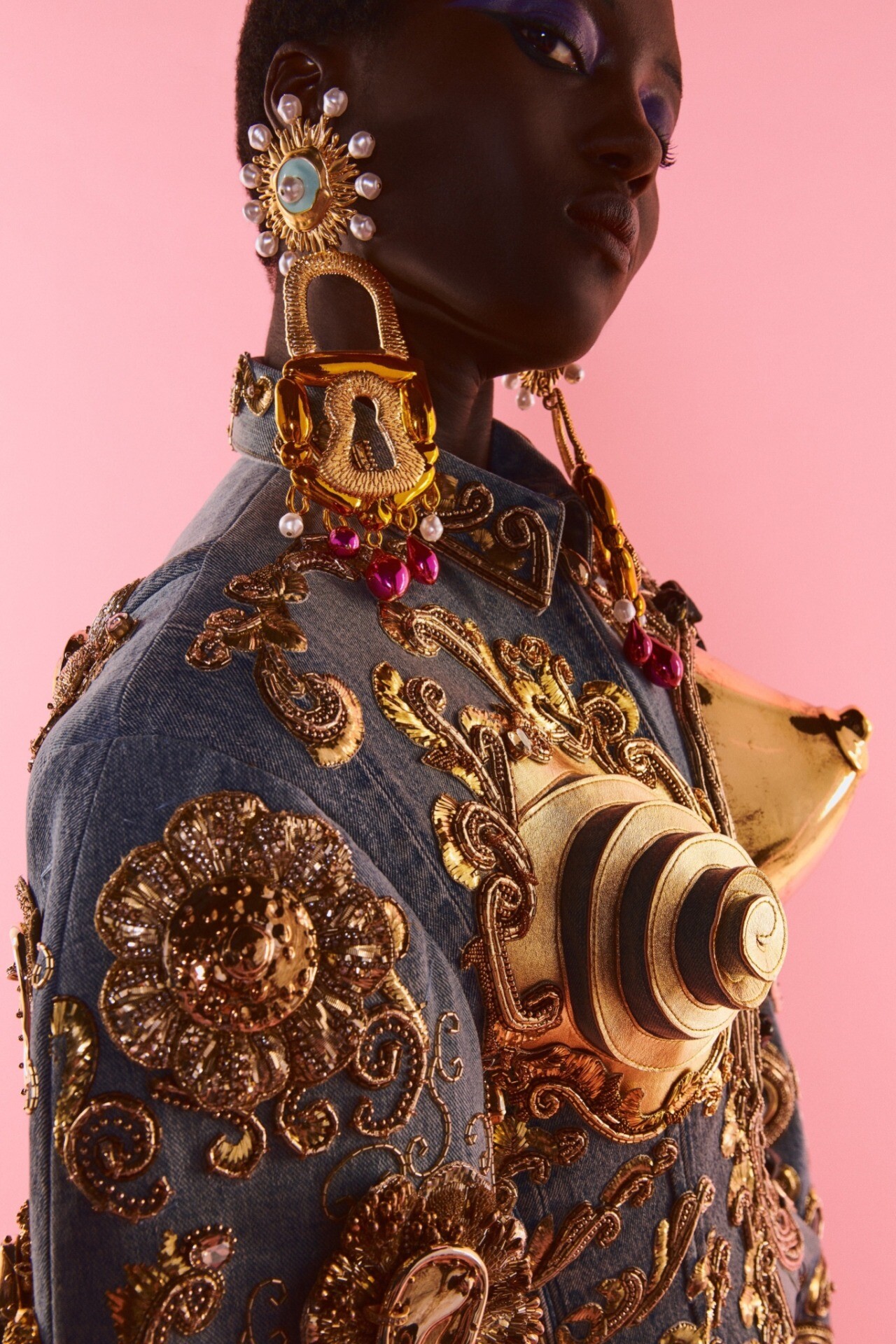 Schiaparelli, Couture 2021 collection, Bold and artistic, Expressive fashion, 1280x1920 HD Phone