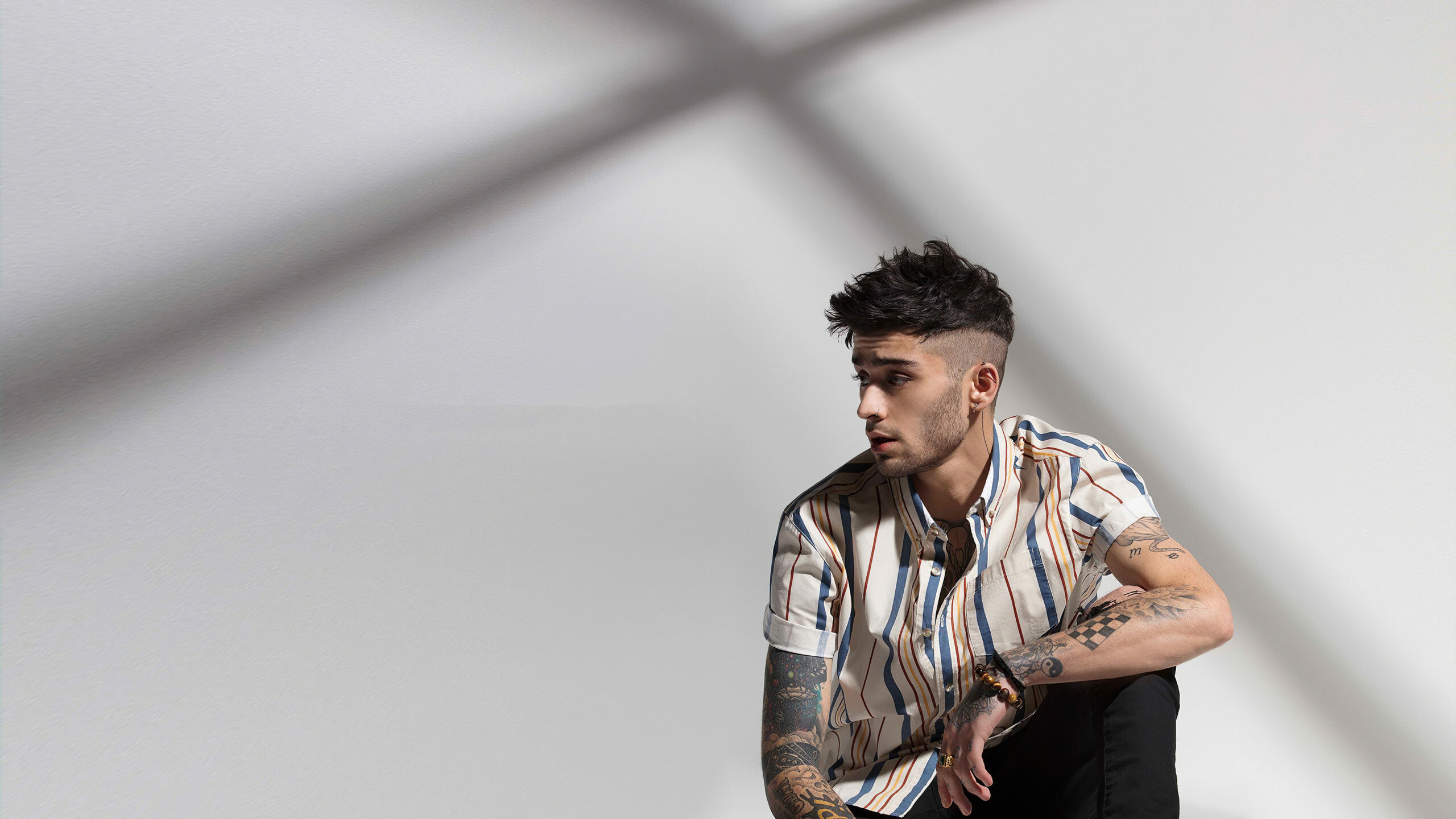 Zayn Malik: Mind of Mine debuted at number one on the UK Albums Chart. 2560x1440 HD Background.