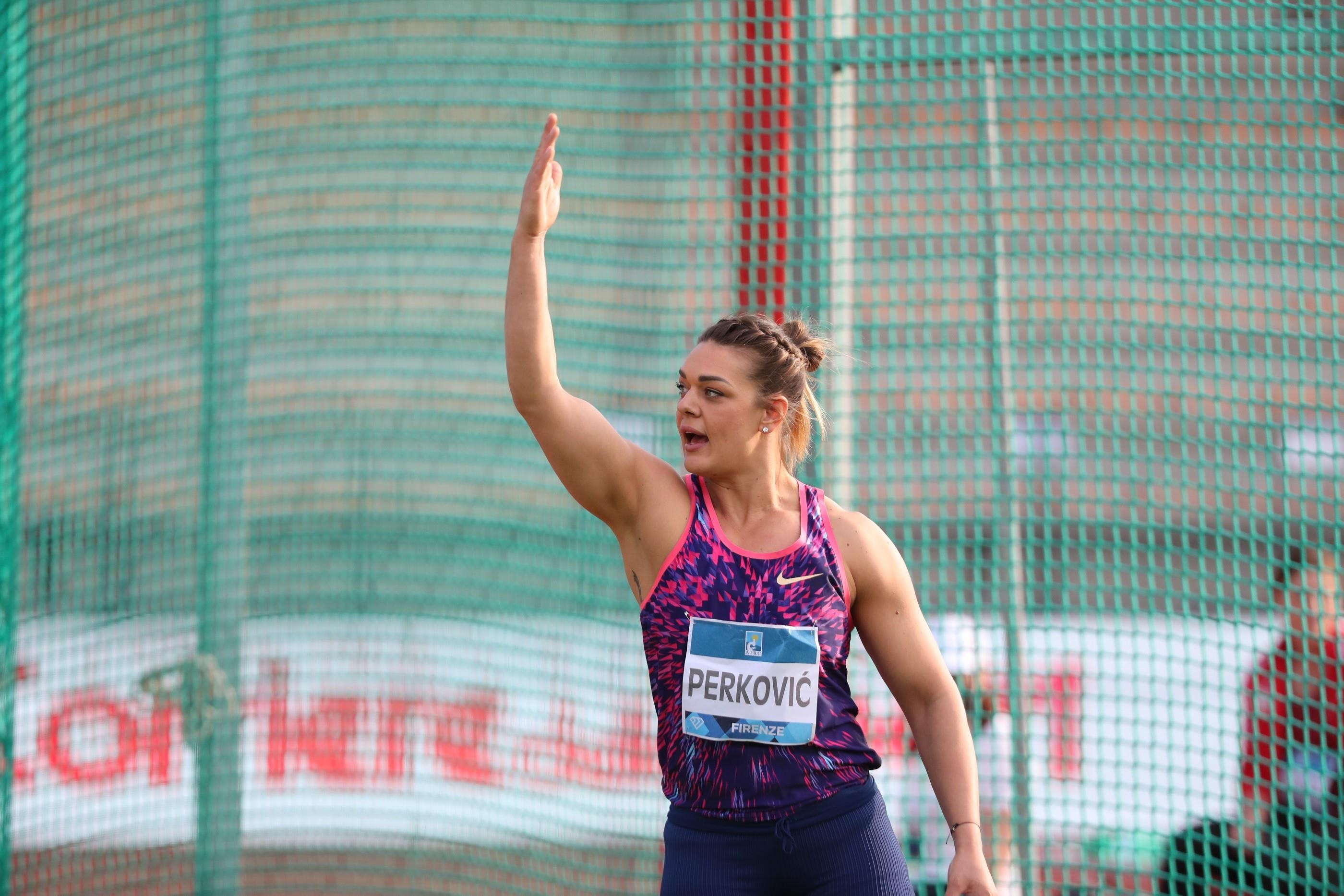 Sandra Perkovic, Impressive performance, Top 5000m field, Florence meet, 2800x1870 HD Desktop