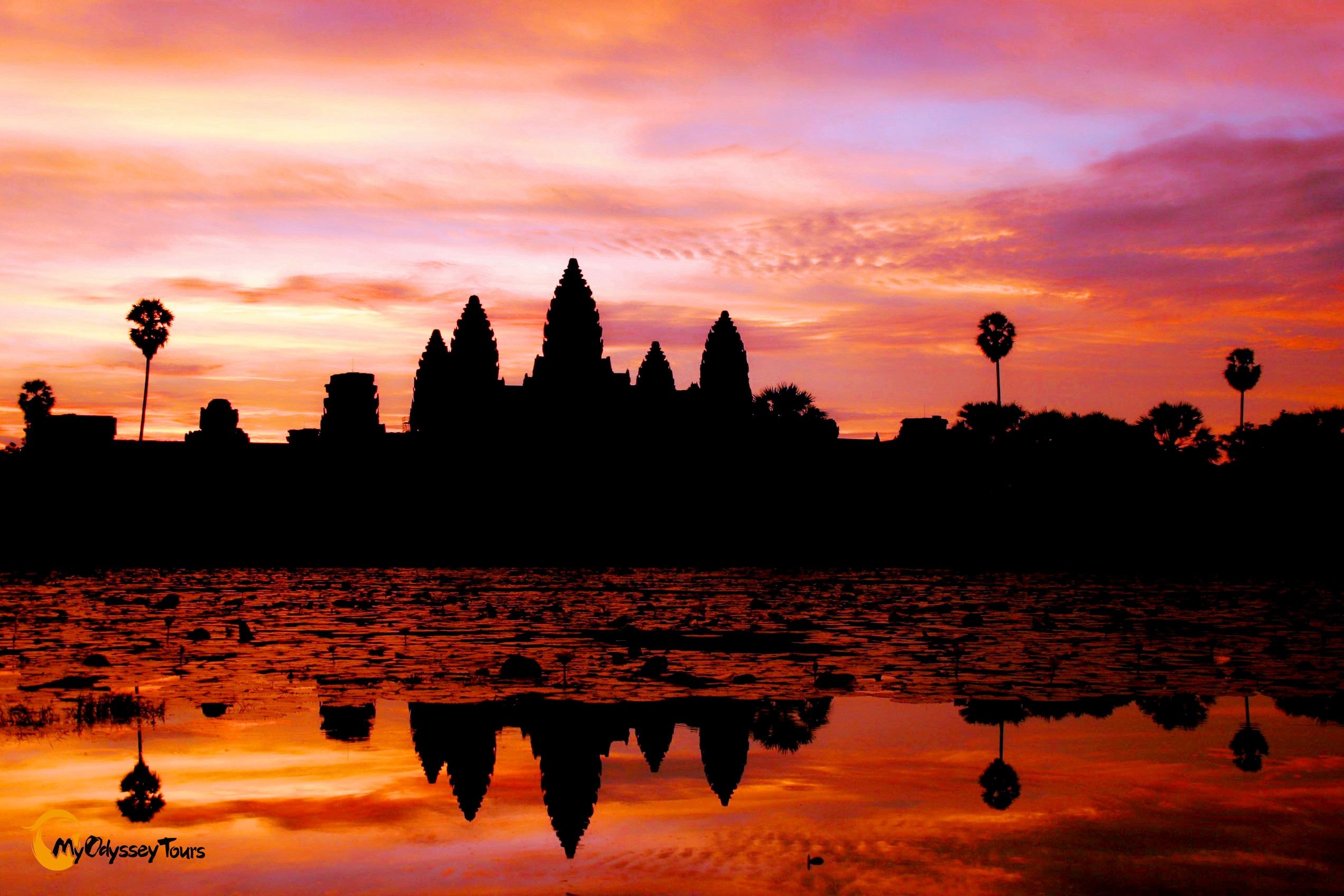 Siem Reap, Angkor Wat at sunset, Mysterious atmosphere, Southeast Asia travel, 2550x1700 HD Desktop