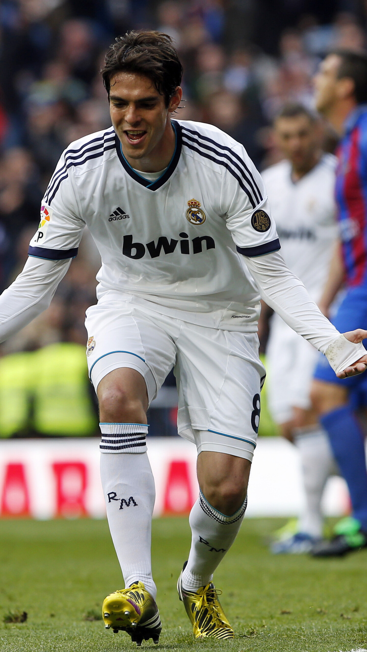 Kaká: Real Madrid, He was the 2006–07 UEFA Champions League's top goal scorer. 1440x2560 HD Wallpaper.