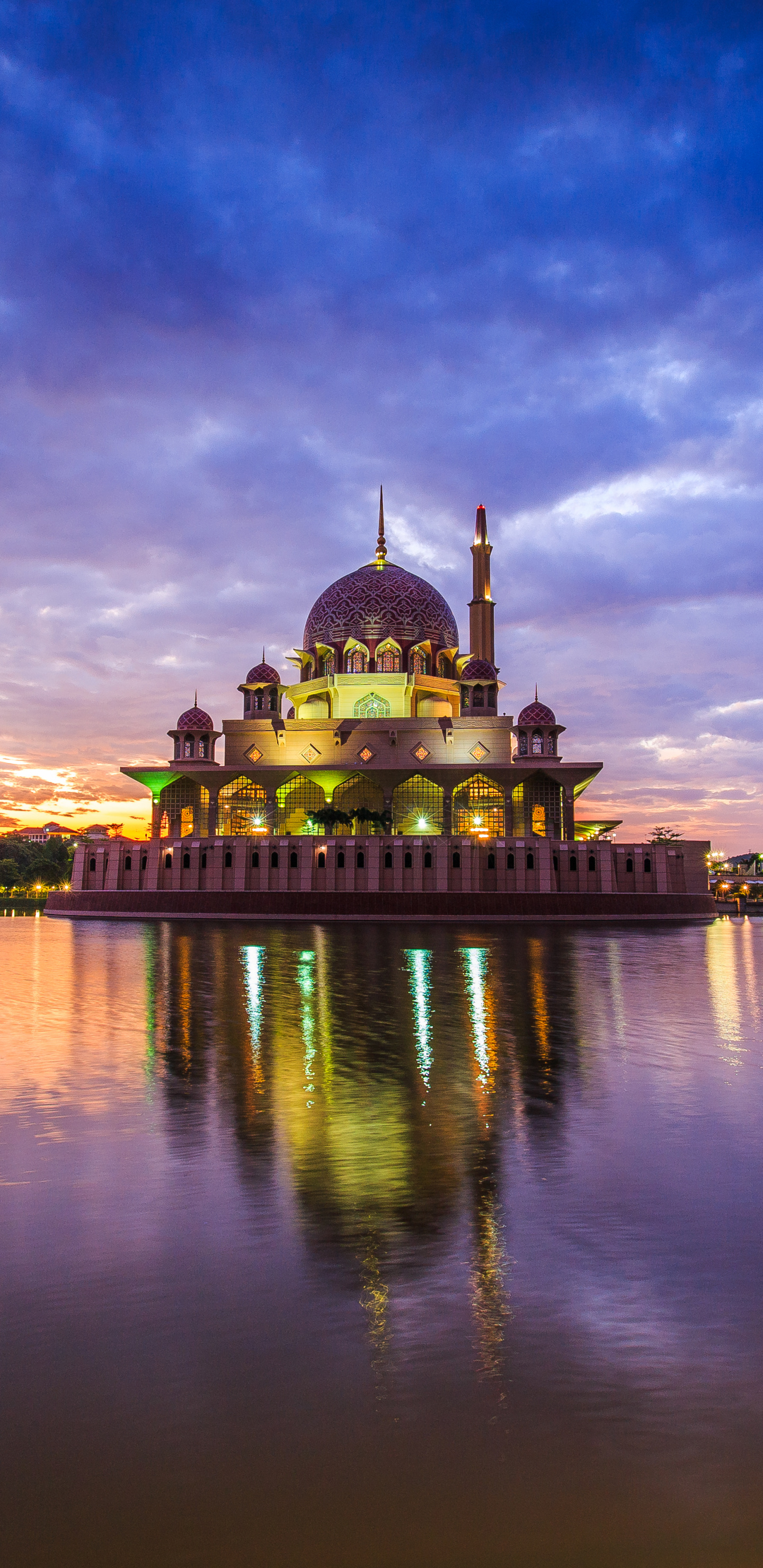 Putrajaya, Religious Putra Mosque, Spiritual landmark, Beautiful architectural design, 1440x2960 HD Handy