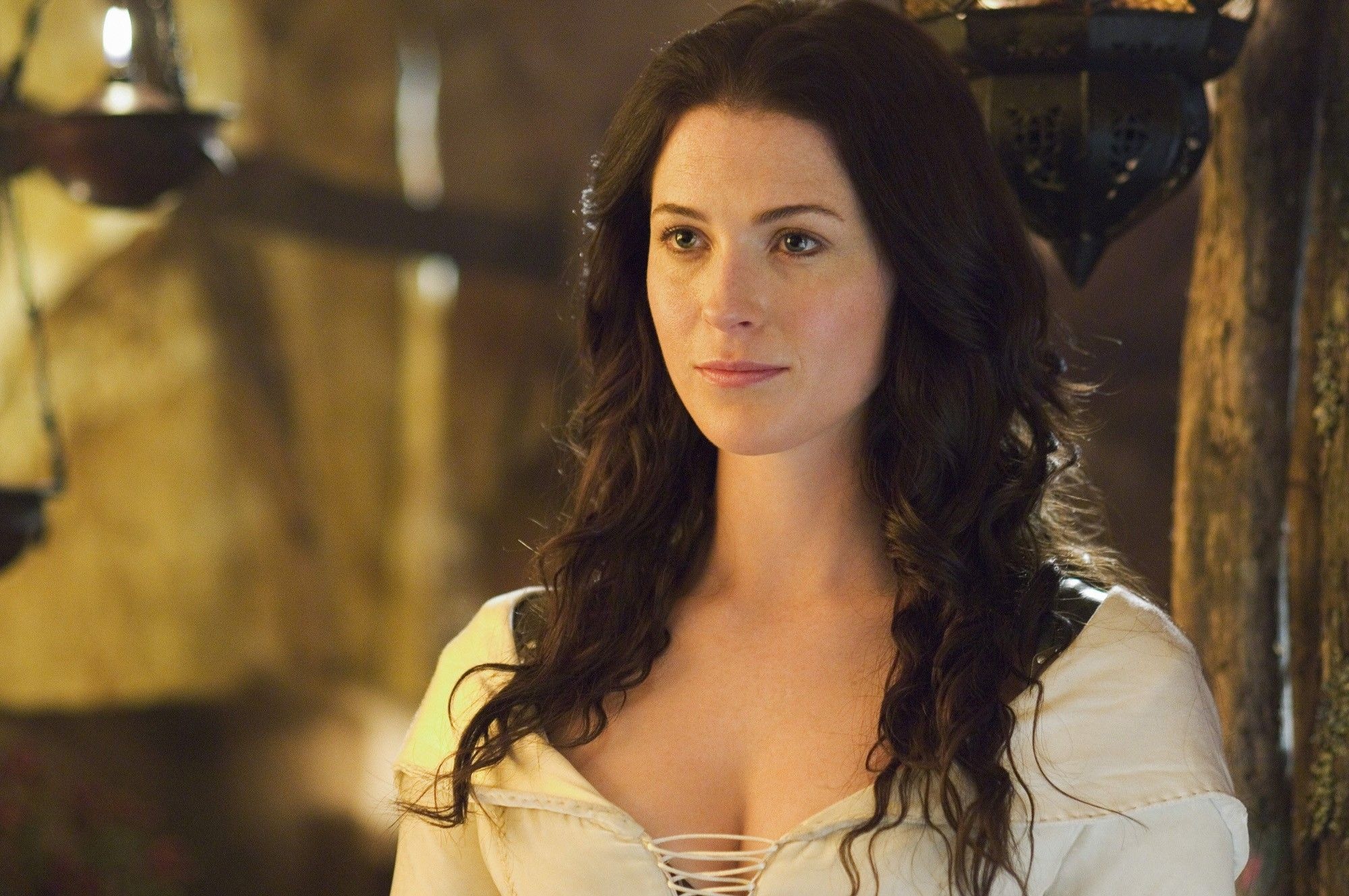 Legend of the Seeker (TV Series): Bridget Regan as Kahlan Amnell, The wife of the leading character Richard Cypher. 2000x1330 HD Background.