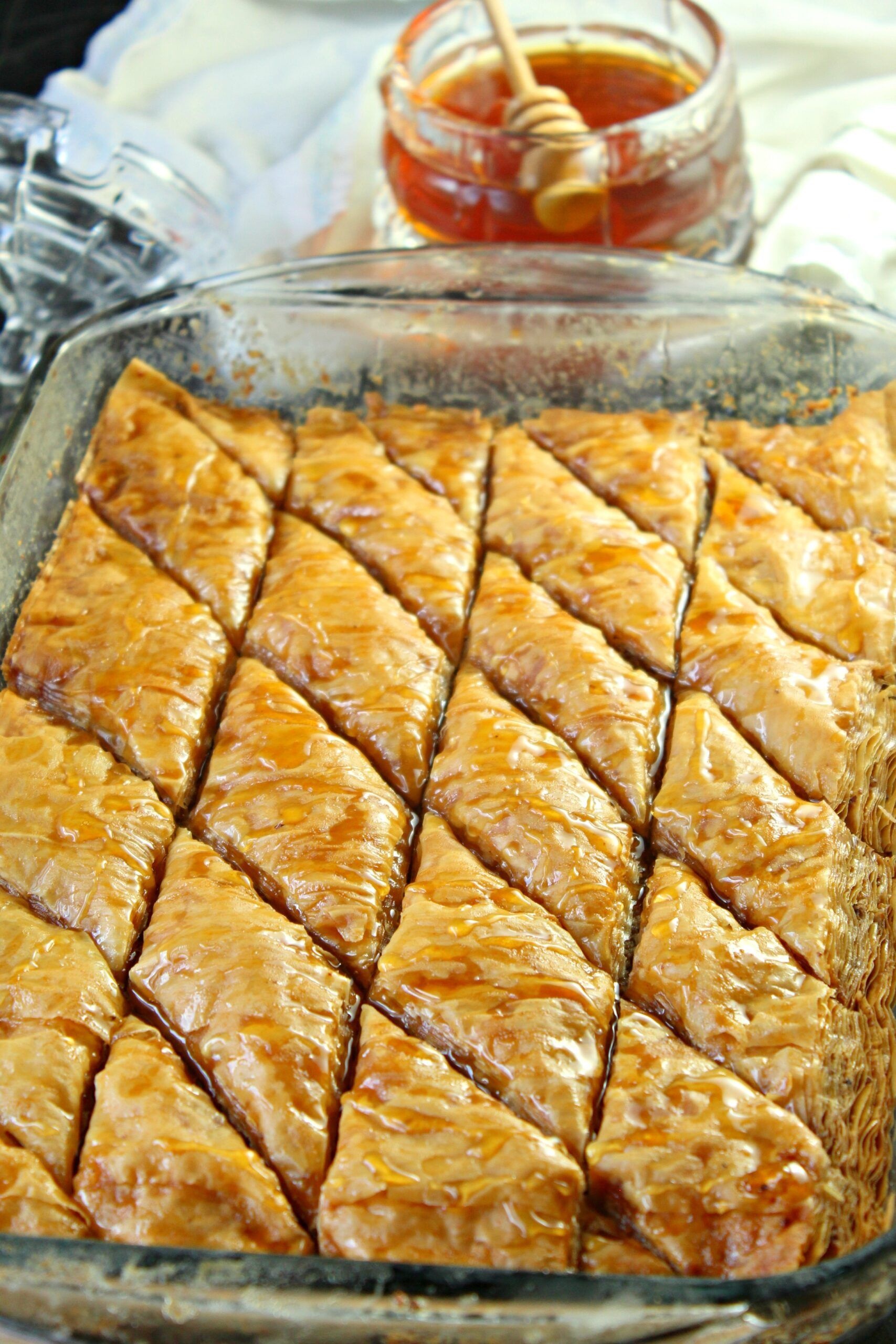 Baklava: Cinnamon, ground cloves, cardamom flavor either the filling or the syrup. 1710x2560 HD Background.