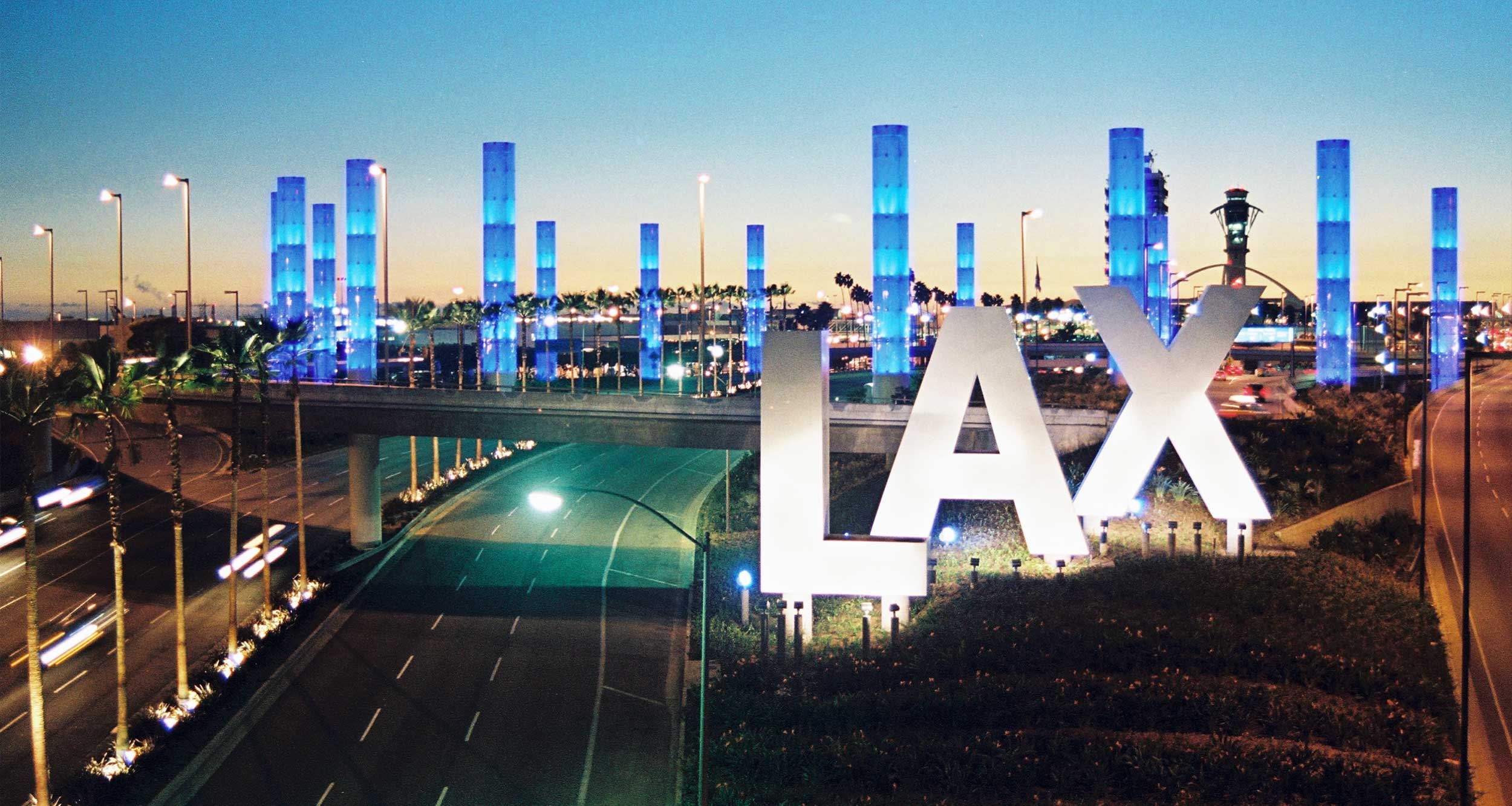 Los Angeles International Airport, Layovers at LAX, Wheelchair travel experiences, 2500x1340 HD Desktop