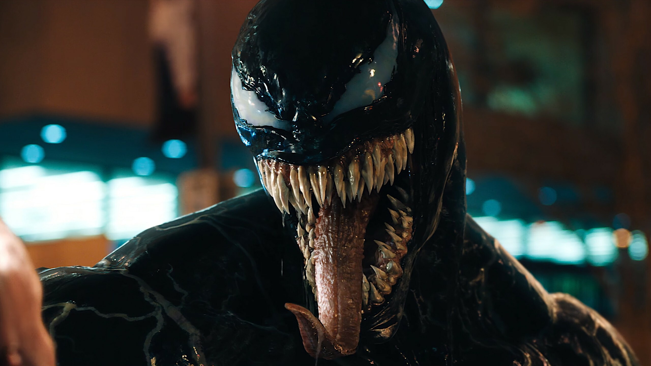Venom: Tom Hardy, Movie premiered at Regency Village Theater on October 1, 2018. 2560x1440 HD Background.