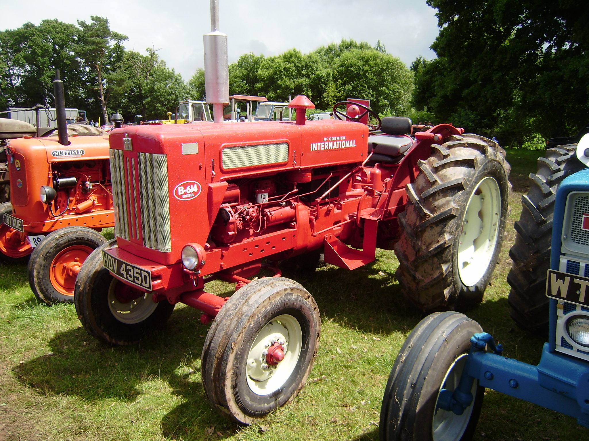 International Harvester, Vintage tractor, Agricultural history, Classic farm equipment, 2050x1540 HD Desktop