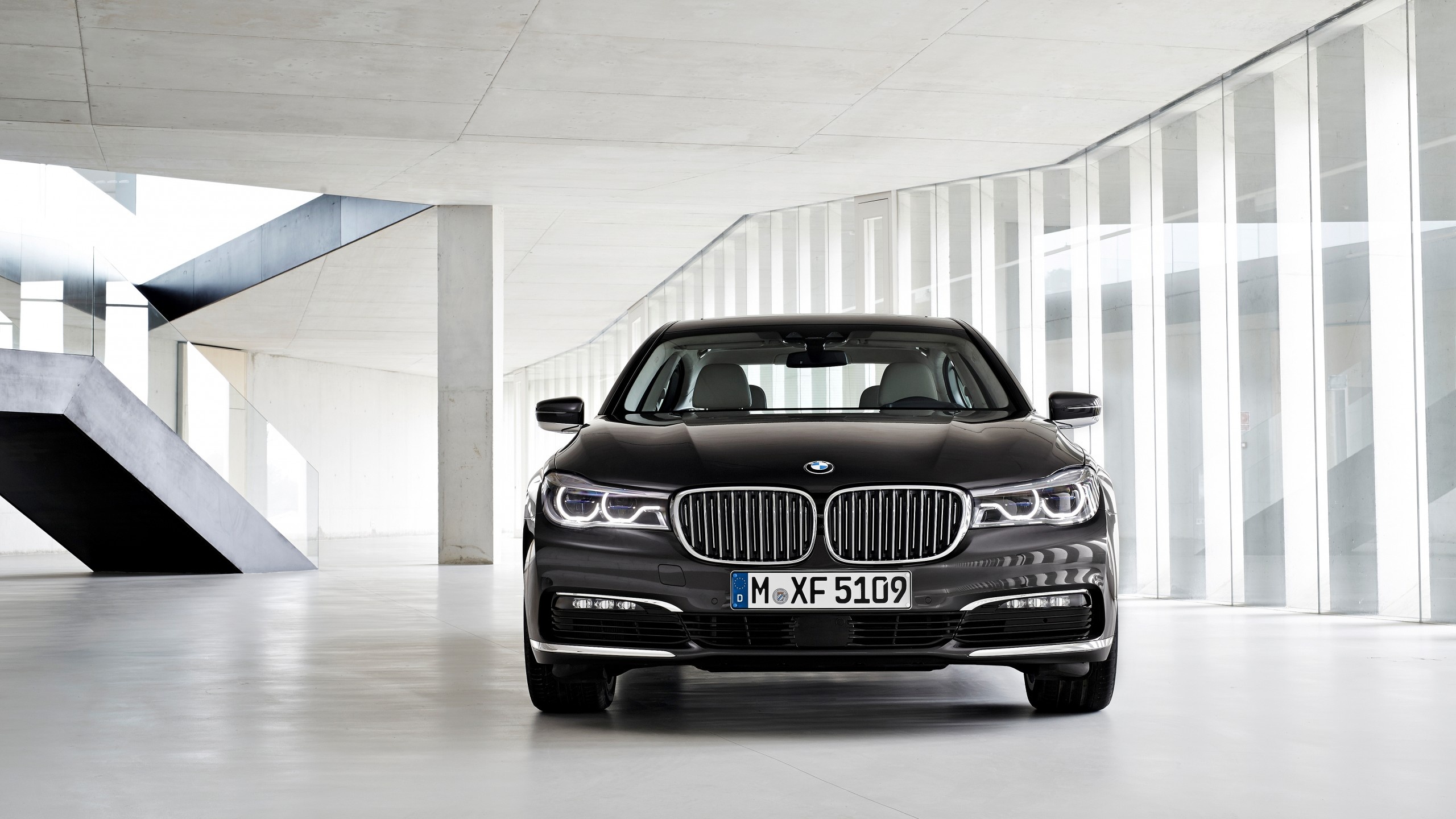 BMW 7 Series, Black Frankfurt 2015, Striking visual, Automotive elegance, 2560x1440 HD Desktop