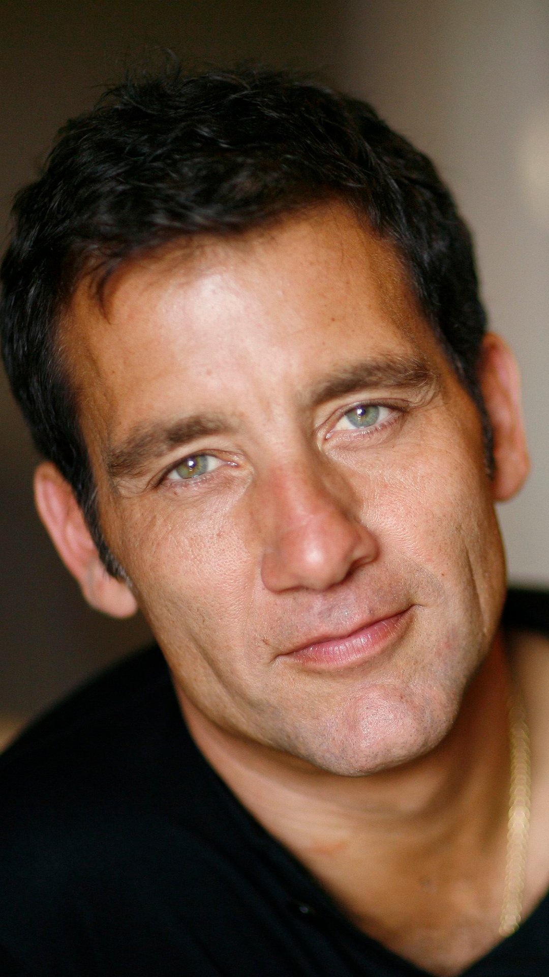 Clive Owen, Celebrity status, Acting career, Filmography, 1080x1920 Full HD Handy