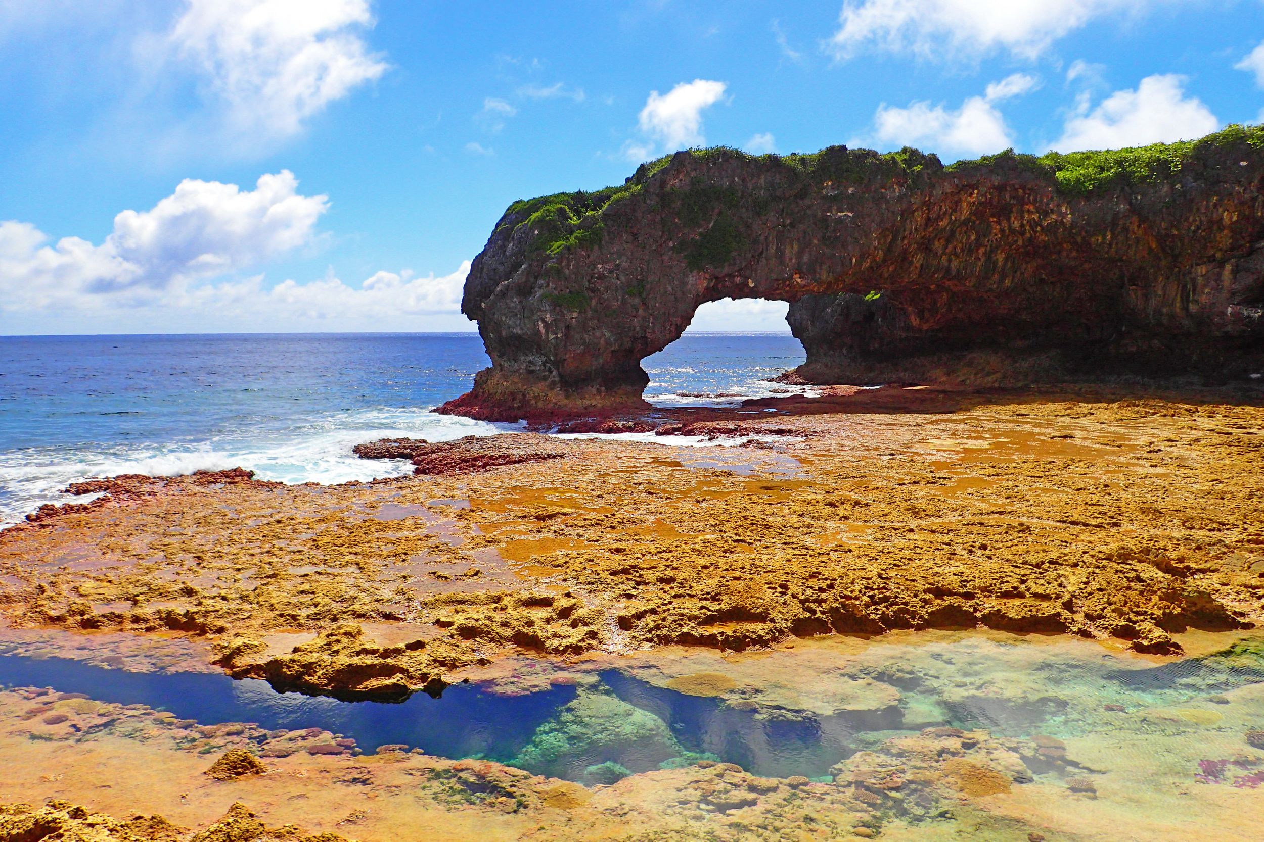 Stunning natural rock, Formations in Niue, 2500x1670 HD Desktop