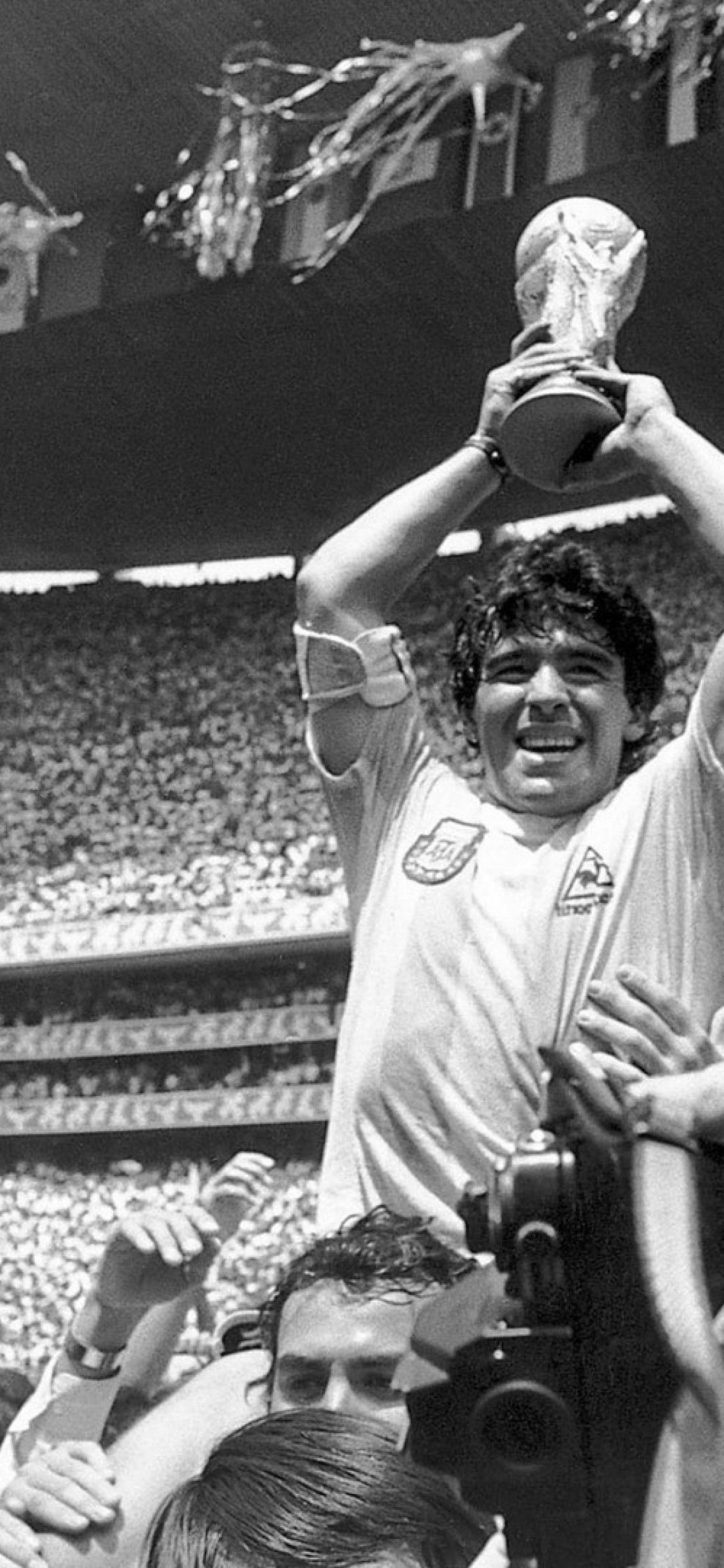 Diego Maradona, Wallpaper sun, Celebrities, 1130x2440 HD Phone