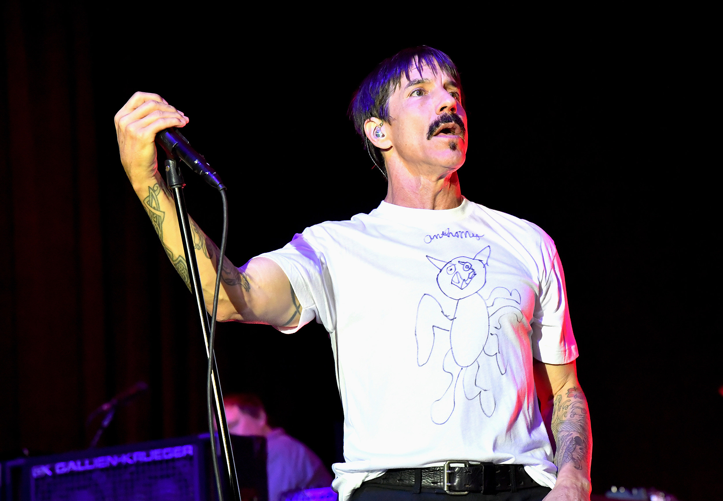 Red Hot Chili Peppers: Anthony Kiedis, 'Unlimited Love', 97,500 sales in the United States. 2500x1740 HD Wallpaper.