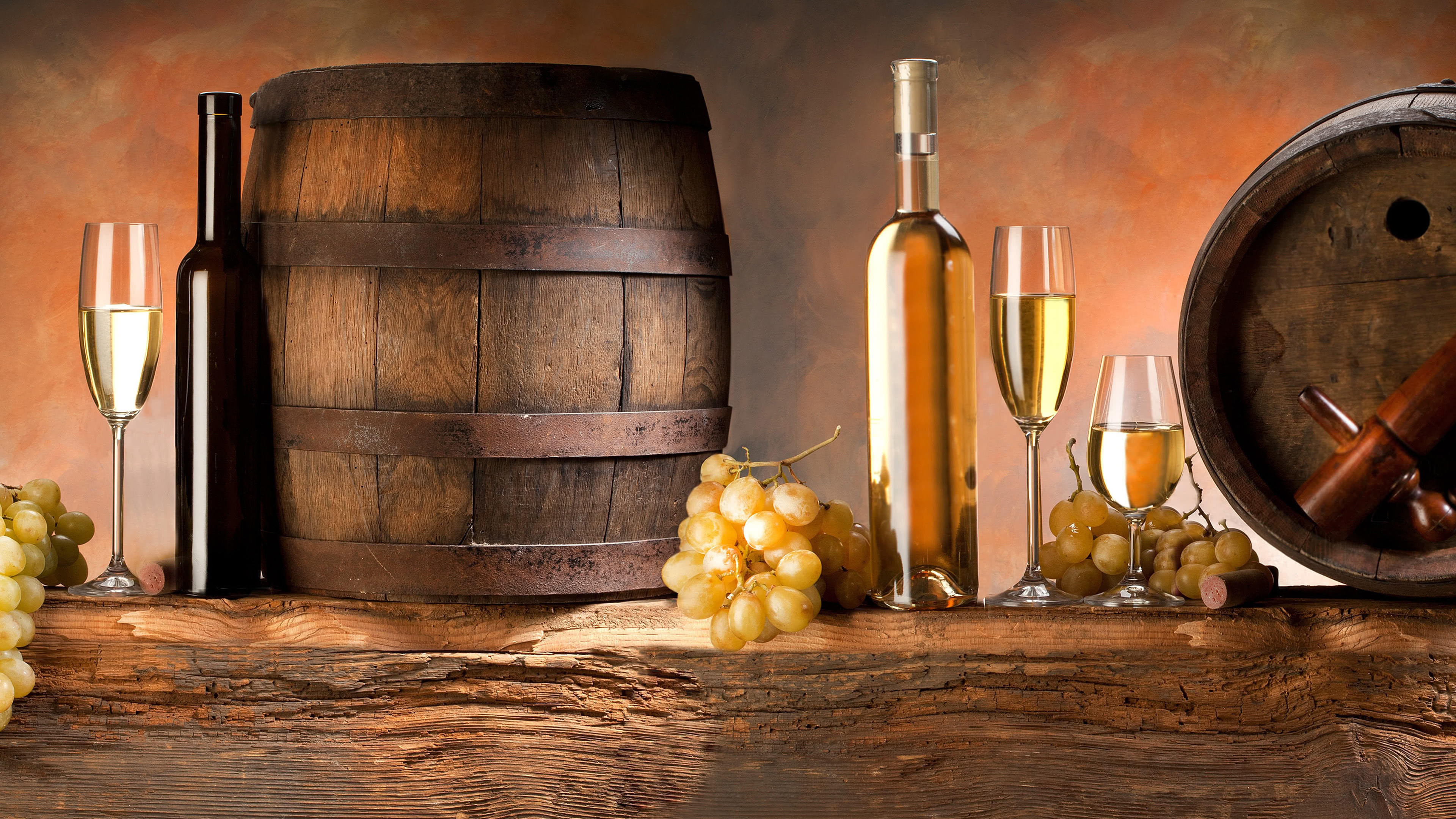 Grapes: Wine barrels, A type of fruit that grows in clusters of 15 to 300. 3840x2160 4K Wallpaper.