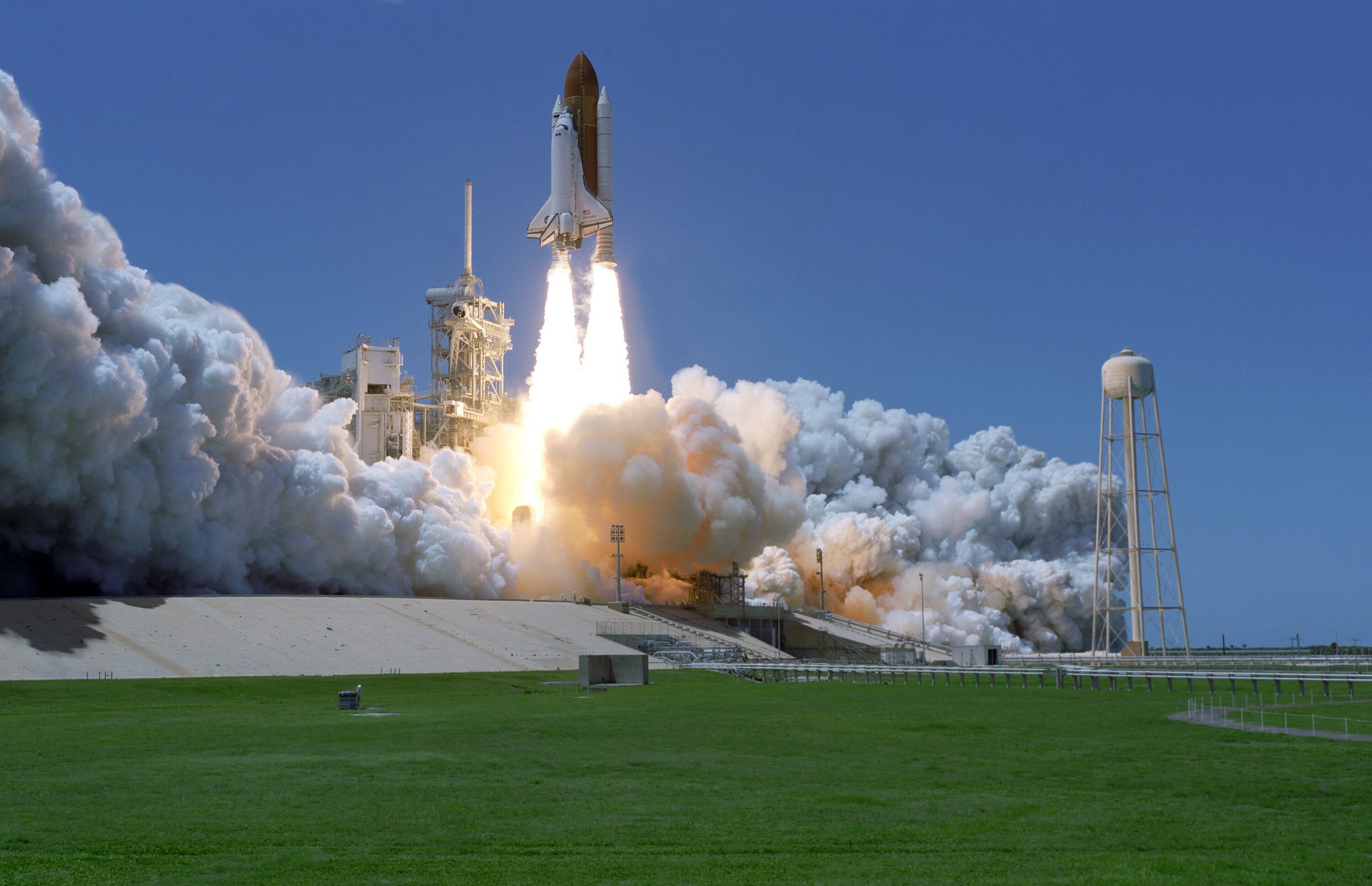 Space Shuttle: NASA, The Orbiter Vehicle (OV) with three clustered Rocketdyne RS-25 main engines. 3000x1940 HD Wallpaper.