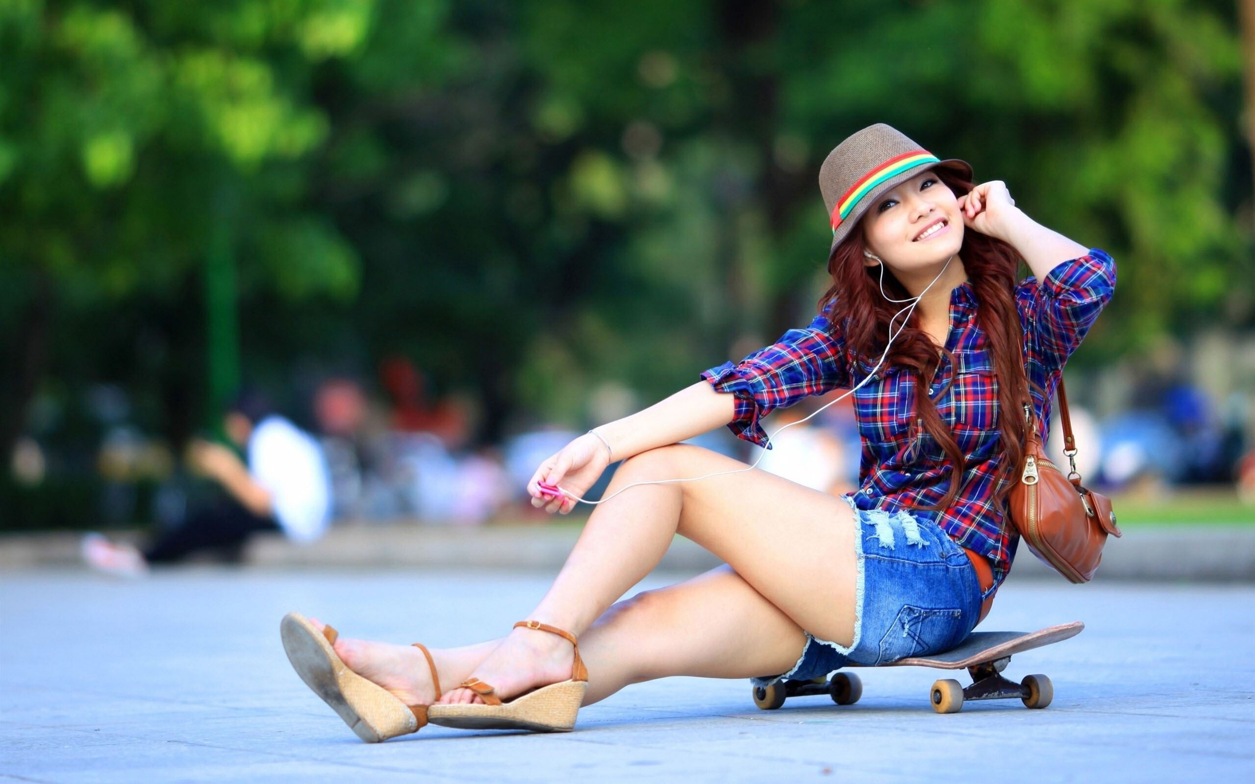 Girl Skateboarding: Asian girl, Recreational activity, Small-wheeled transportation, Checkered shirt. 2560x1600 HD Background.