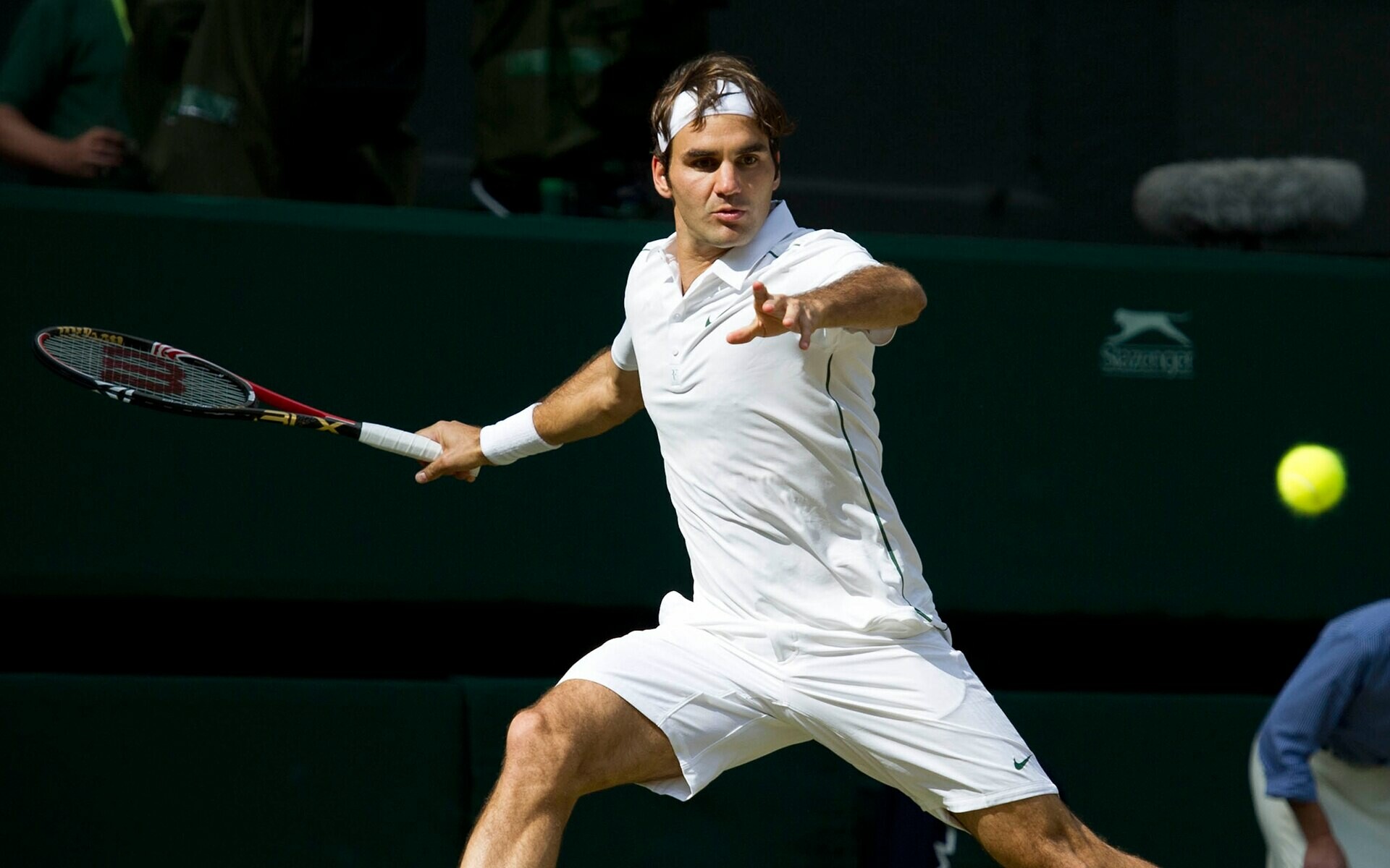 Roger Federer: Swiss tennis player, won three Grand Slam singles titles during 2004. 1920x1200 HD Wallpaper.