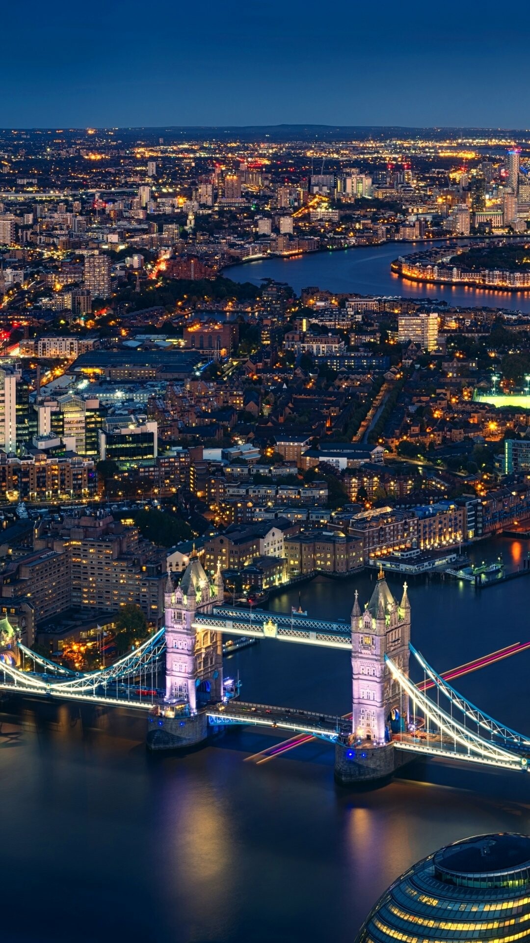United Kingdom: London, The country includes many smaller islands within the British Isles. 1080x1920 Full HD Background.