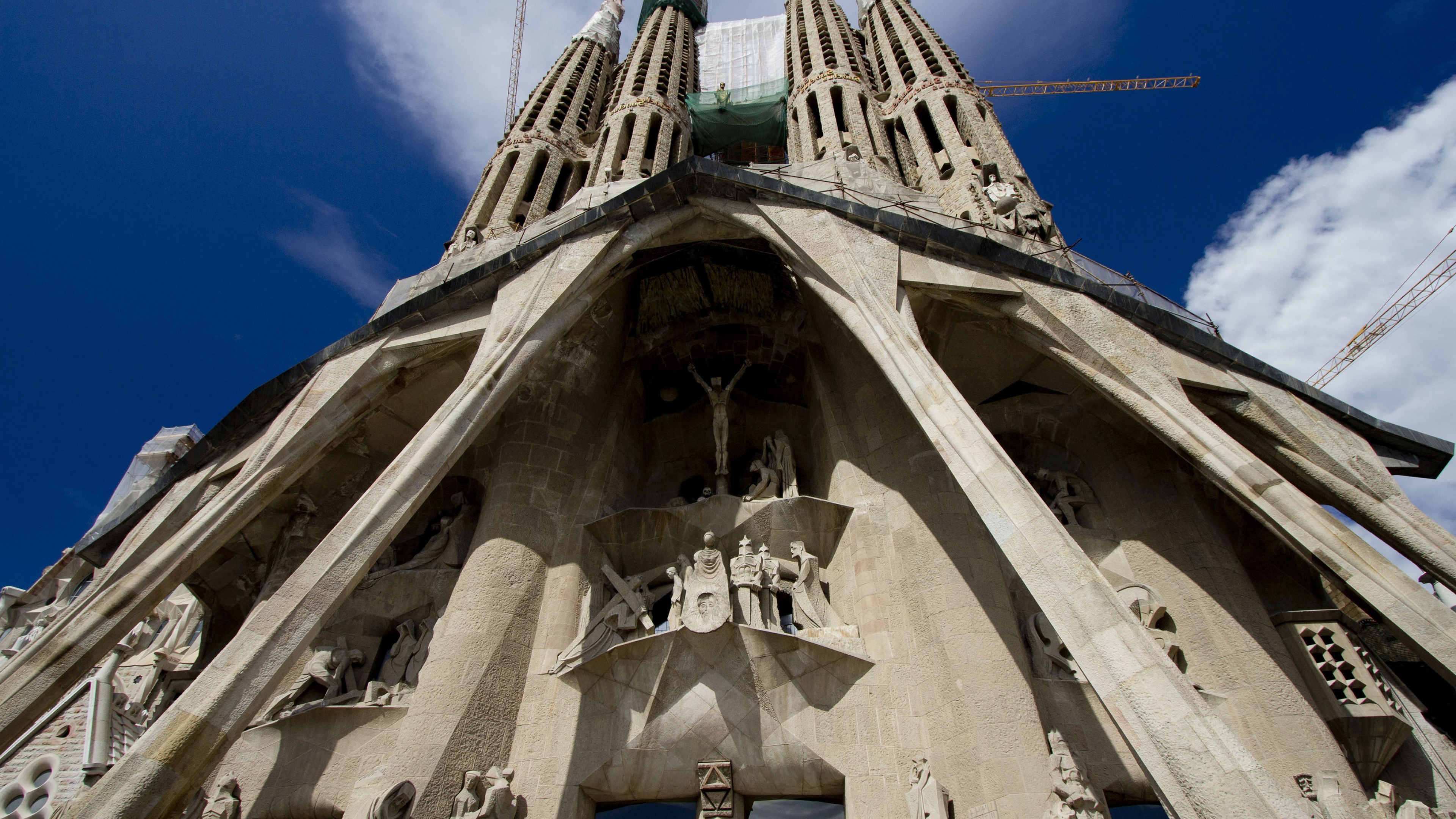 Iconic landmark, Barcelona treasure, Architectural brilliance, Spiritual significance, 3840x2160 4K Desktop