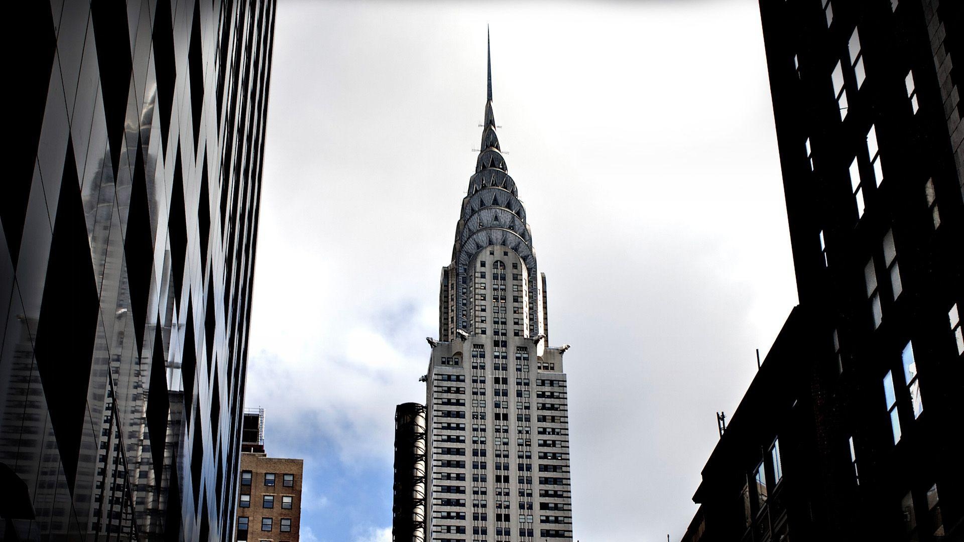 Chrysler Building: The 31st-floor contains gargoyles and the 61st-floor is adorned with eagles. 1920x1080 Full HD Background.