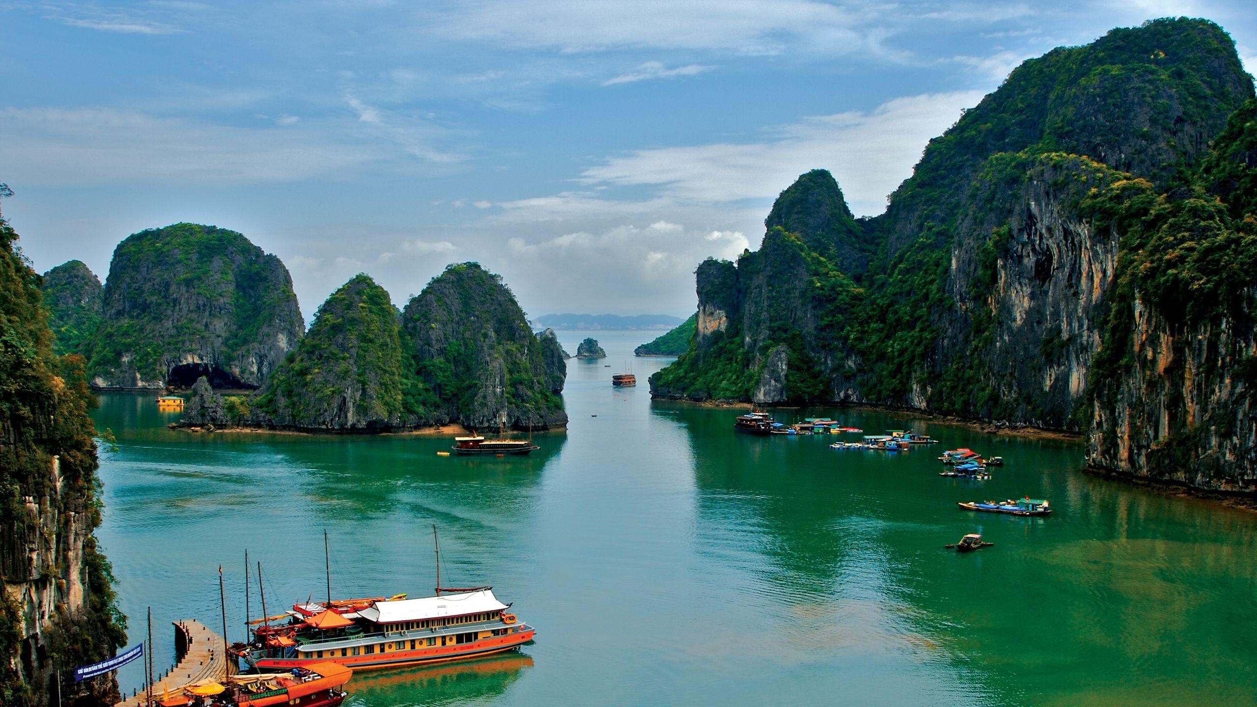 Halong Bay, Vietnam's beauty, Scenic wonders, Captivating landscapes, 2560x1440 HD Desktop