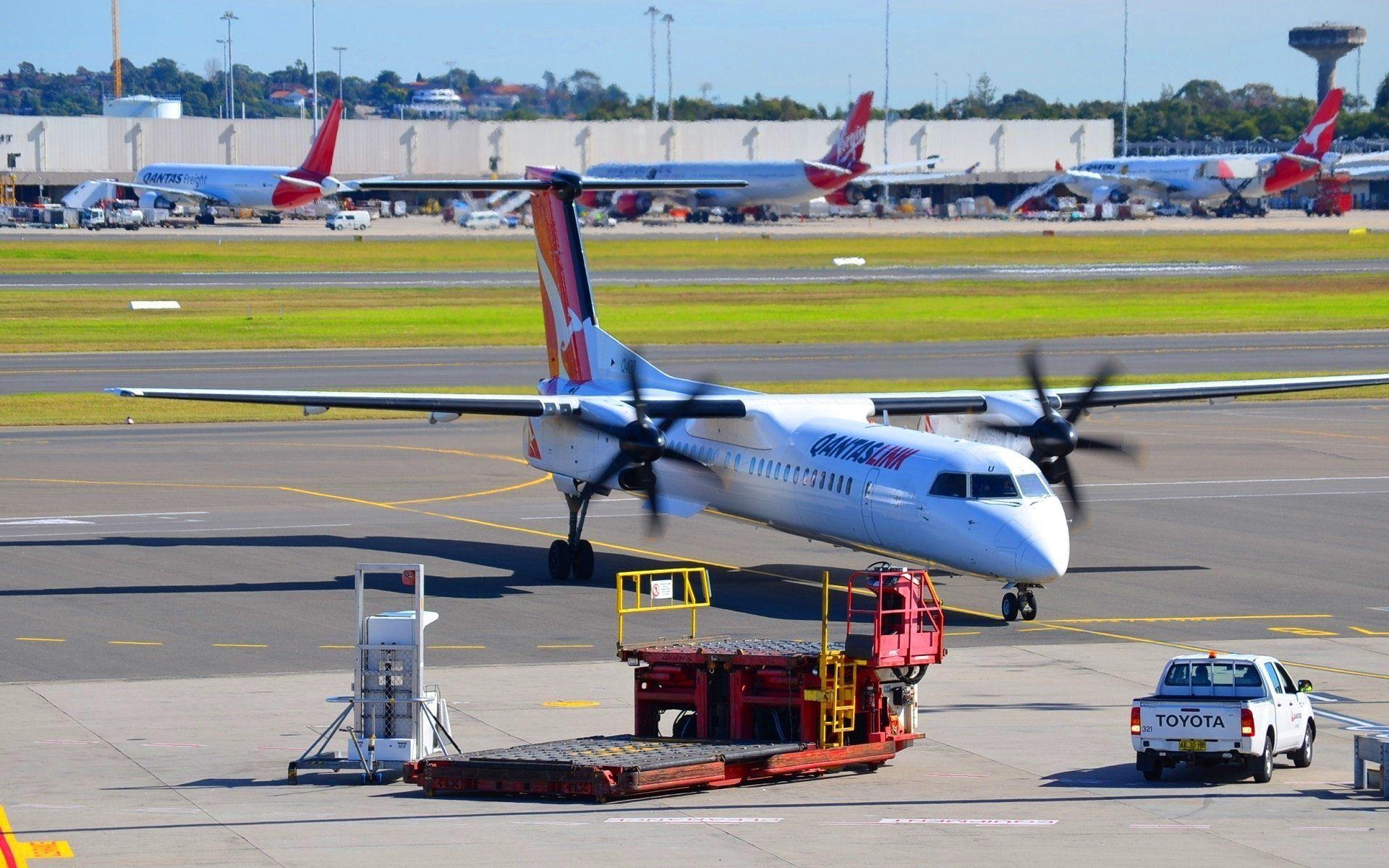 Sydney Airport, Bombardier Dash 8, Wallpapers, 1920x1200 HD Desktop