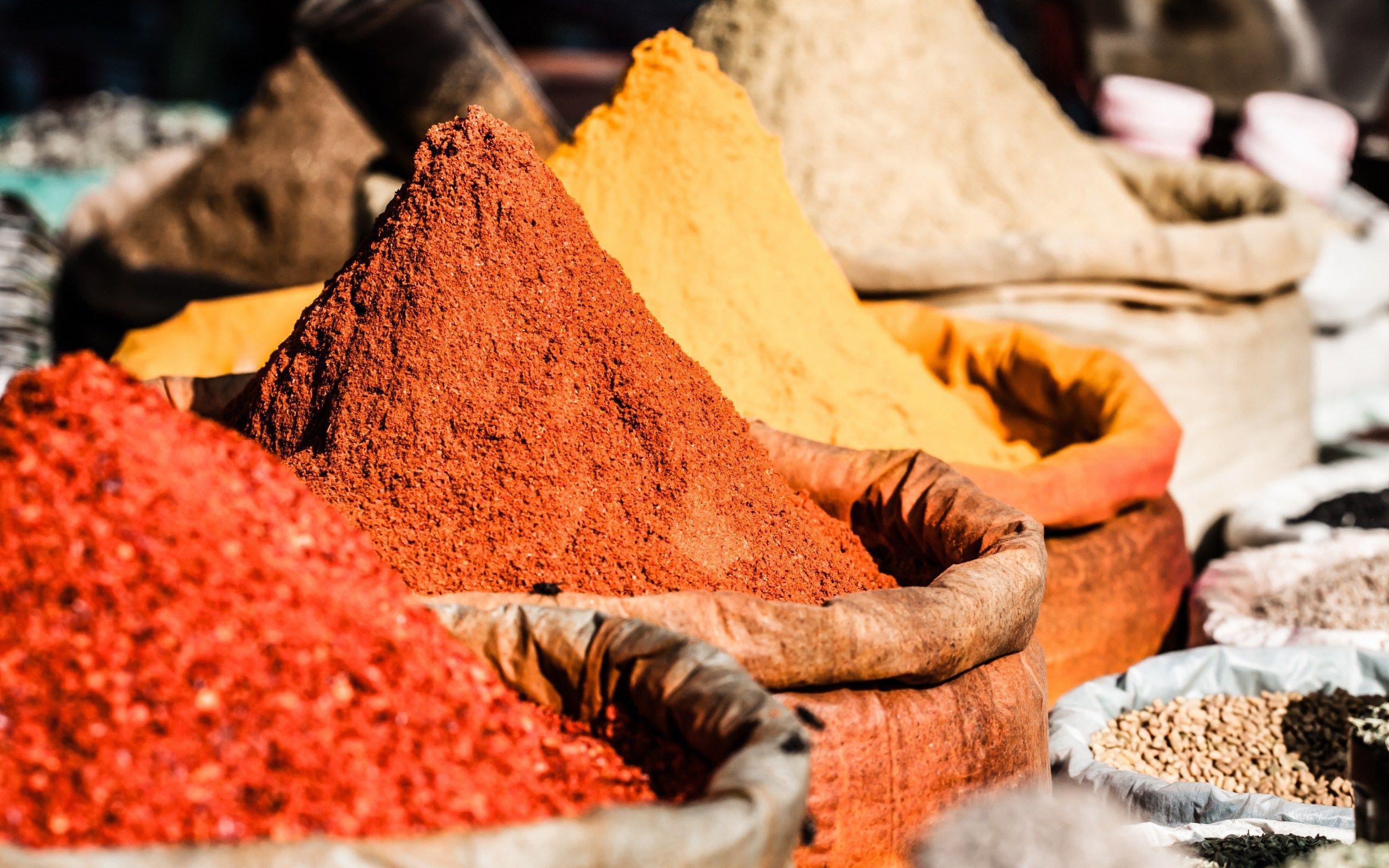 Spices: Paprika, traditionally made from Capsicum annuum varietals in the Longum group. 2560x1600 HD Wallpaper.