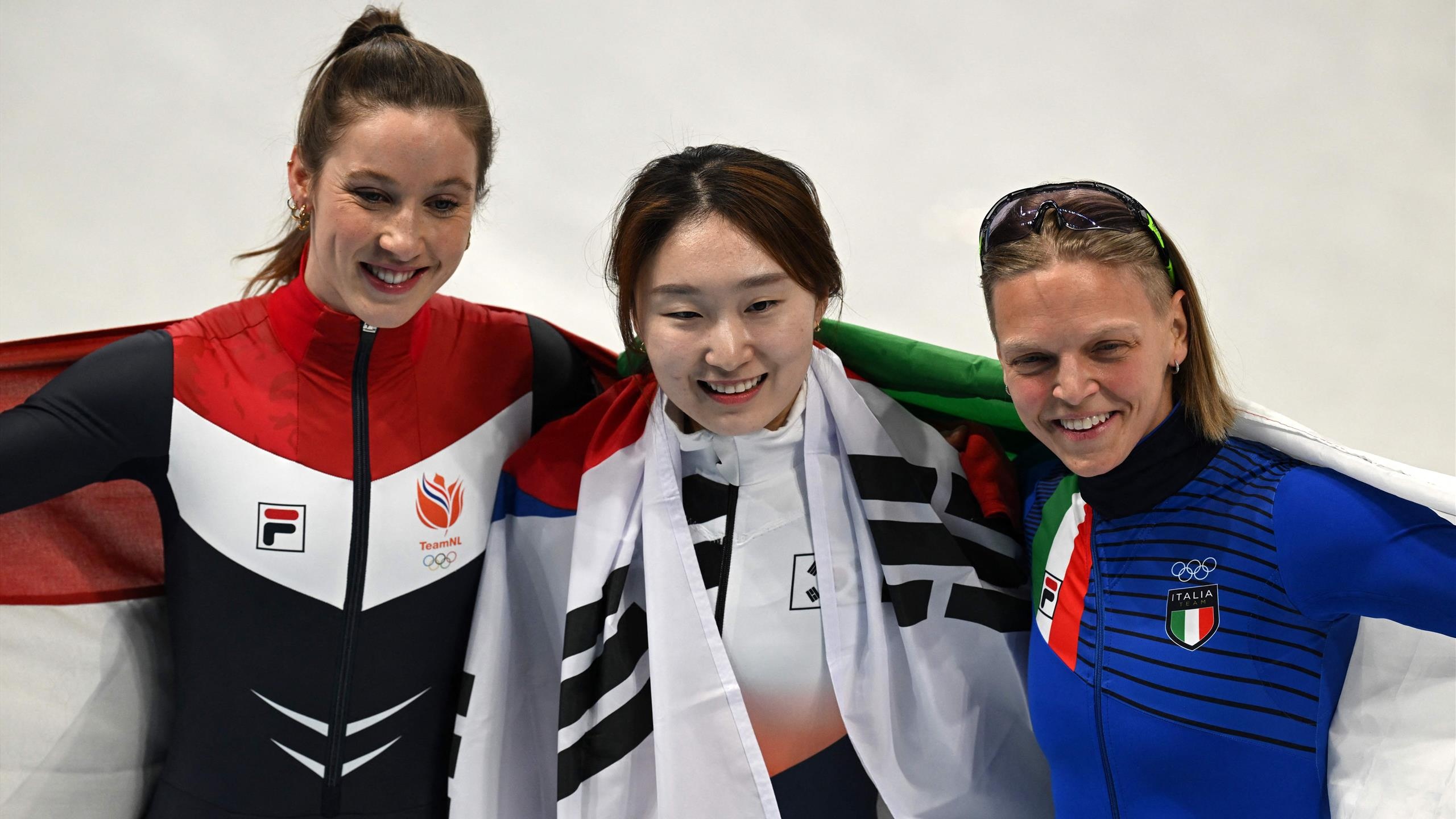 Arianna Fontana, Winter Olympics 2022, Choi Min Jeong, Suzanne Schulting, 2560x1440 HD Desktop