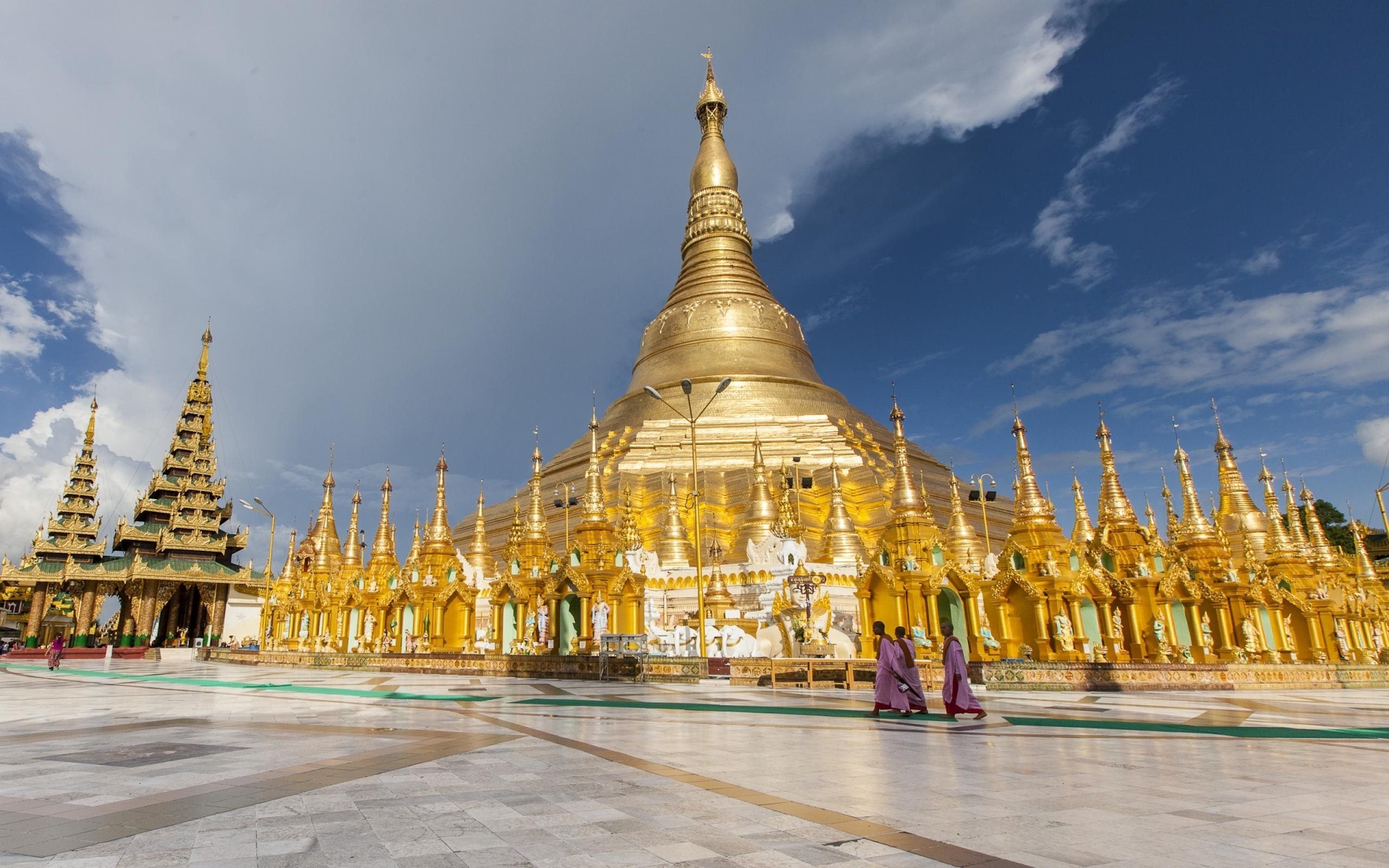 Shwedagon Pagoda, Best HD wallpaper, Sacred place, Golden reflection, 2560x1600 HD Desktop