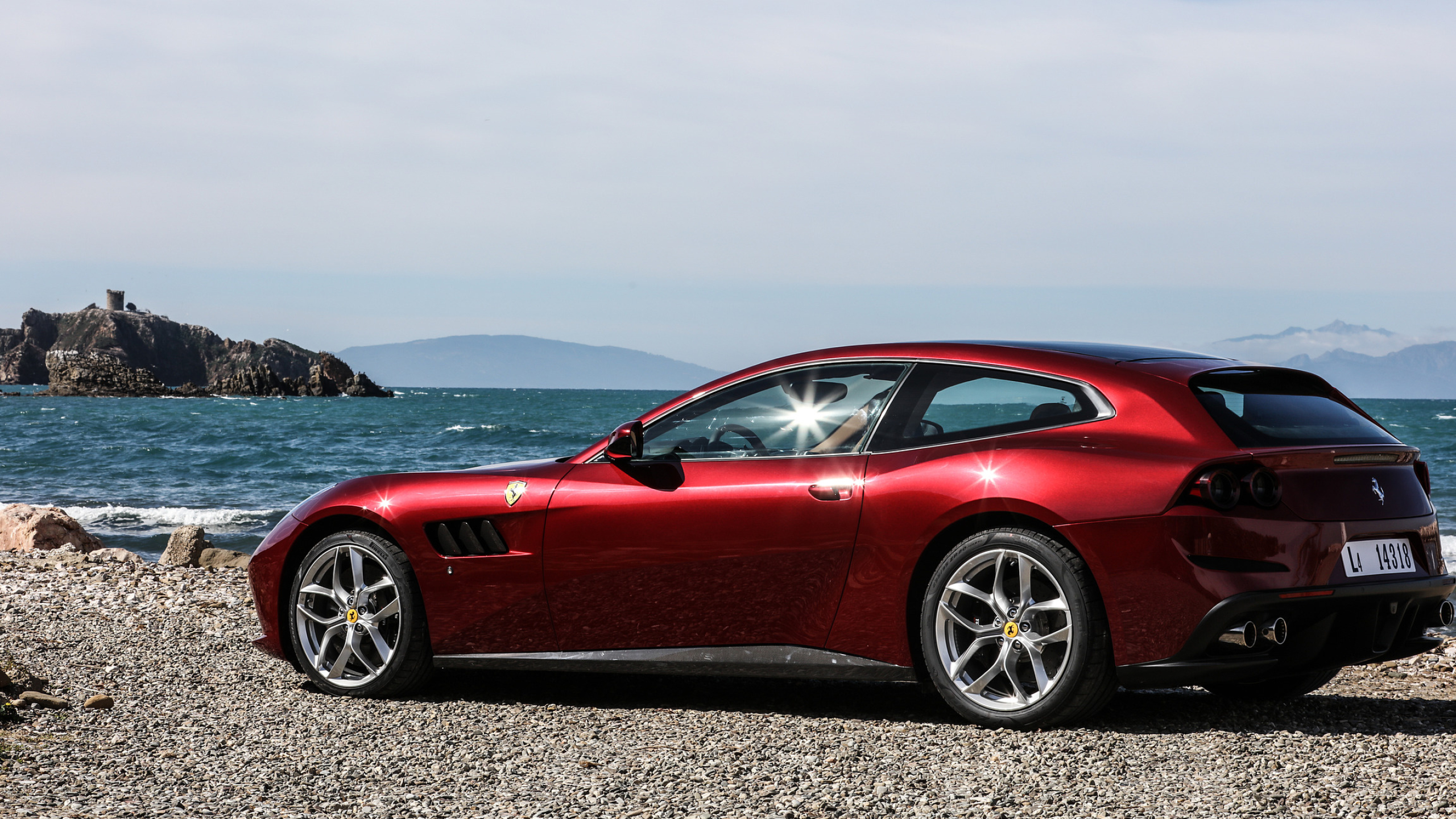 Ferrari GTC4 Lusso, Luxurious grand tourer, Fierce and powerful, Supercar magnificence, 2560x1440 HD Desktop