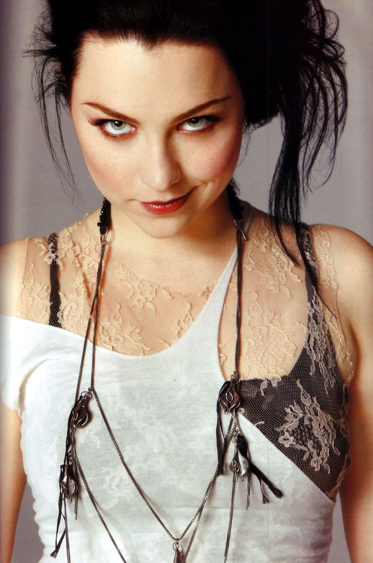 Amy Lee, Gorgeous voice, Beautiful singer, Evocative music, 1280x1940 HD Phone