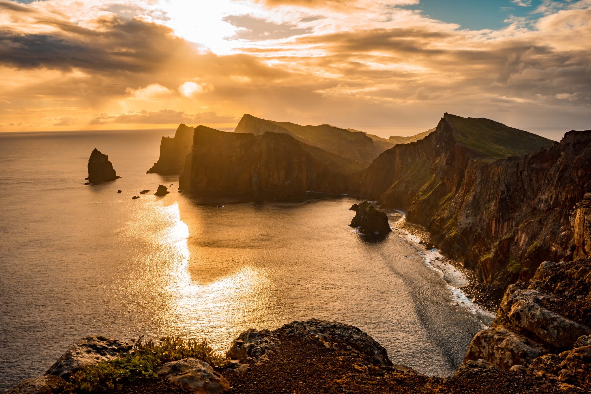 Madeira, Top hiking trails, Outdoor adventure, Explore nature, 2050x1370 HD Desktop